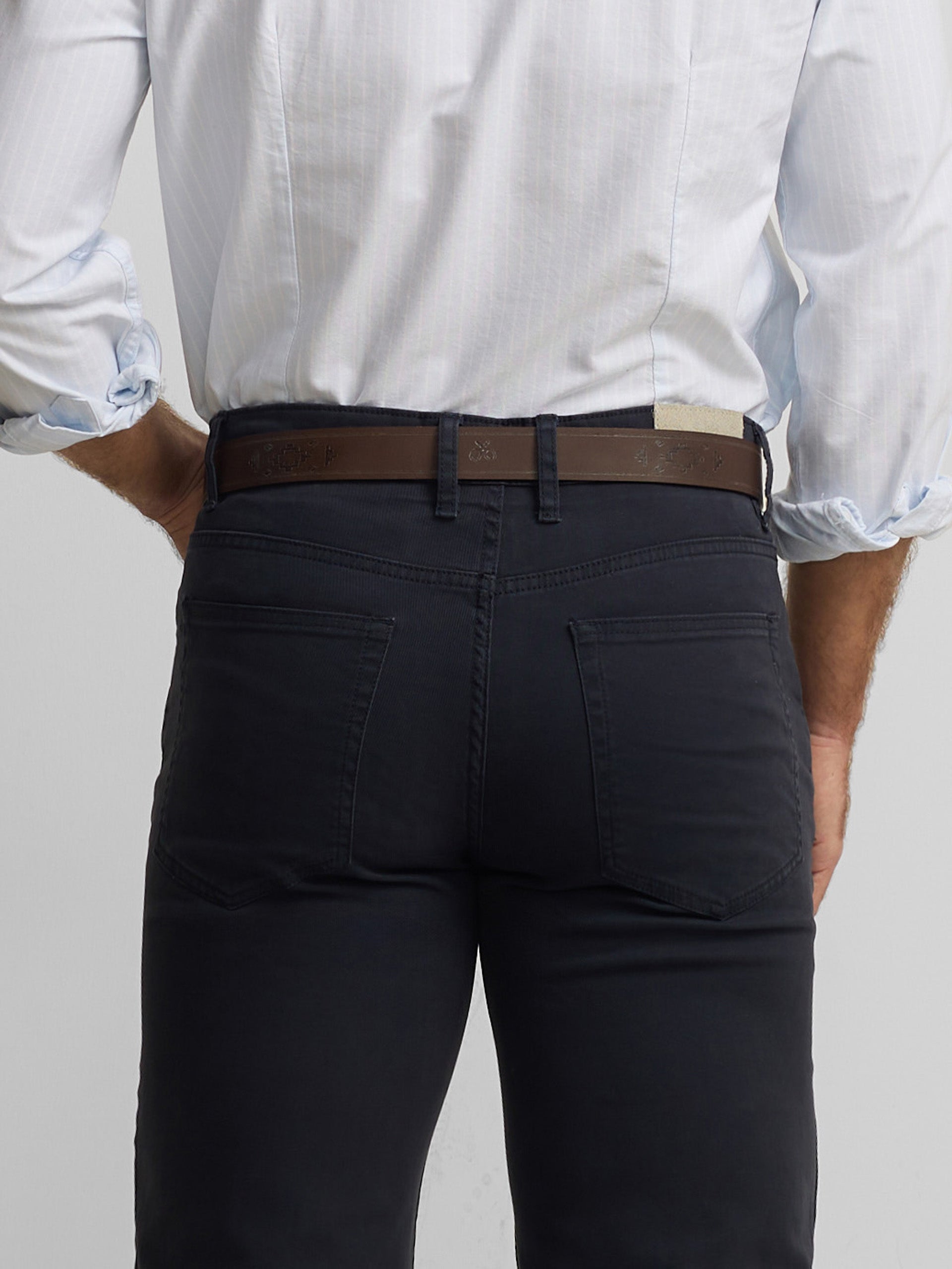 Pantalon de sport bleu marine à cinq poches