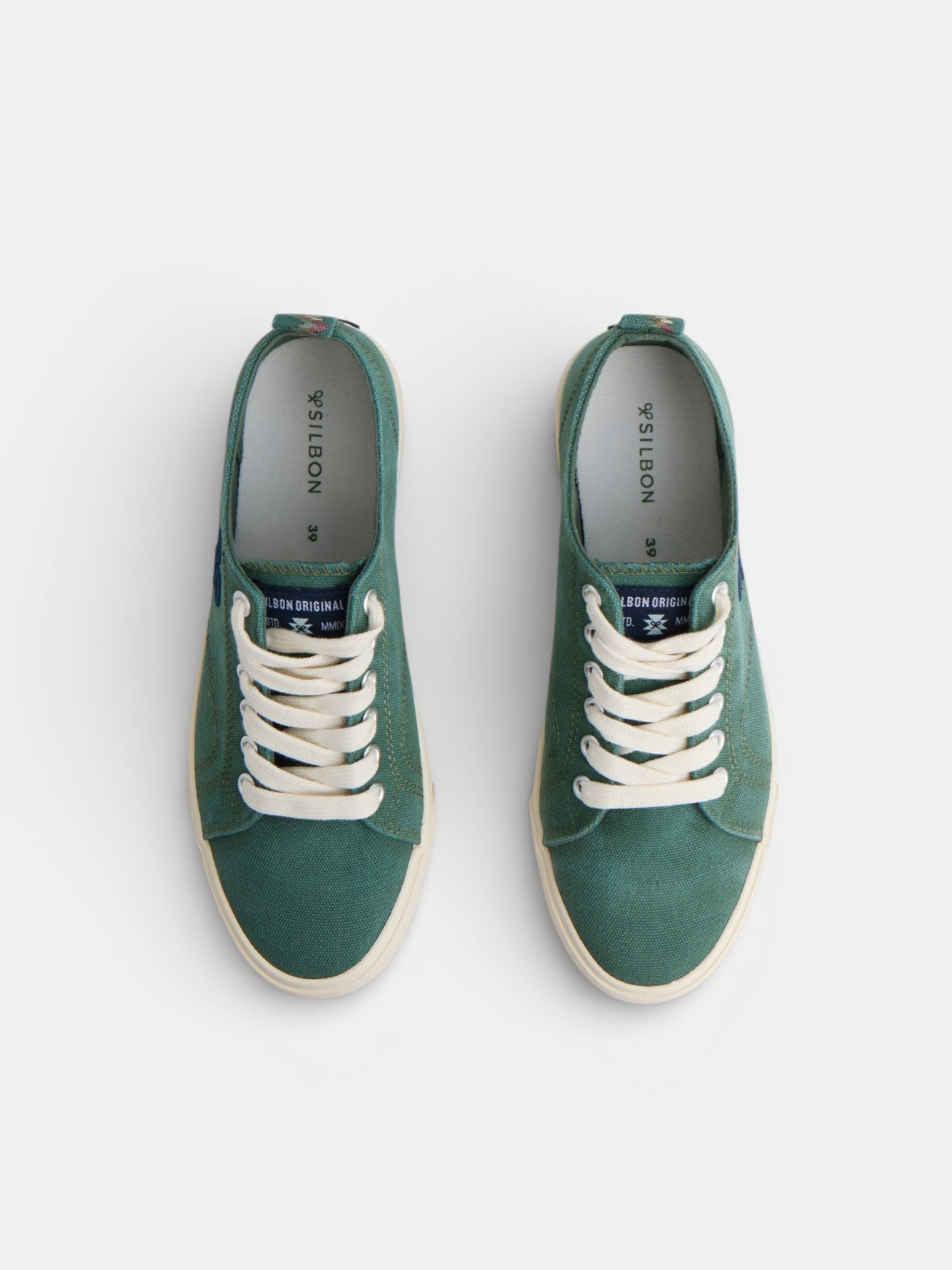 Classic green canvas sneaker