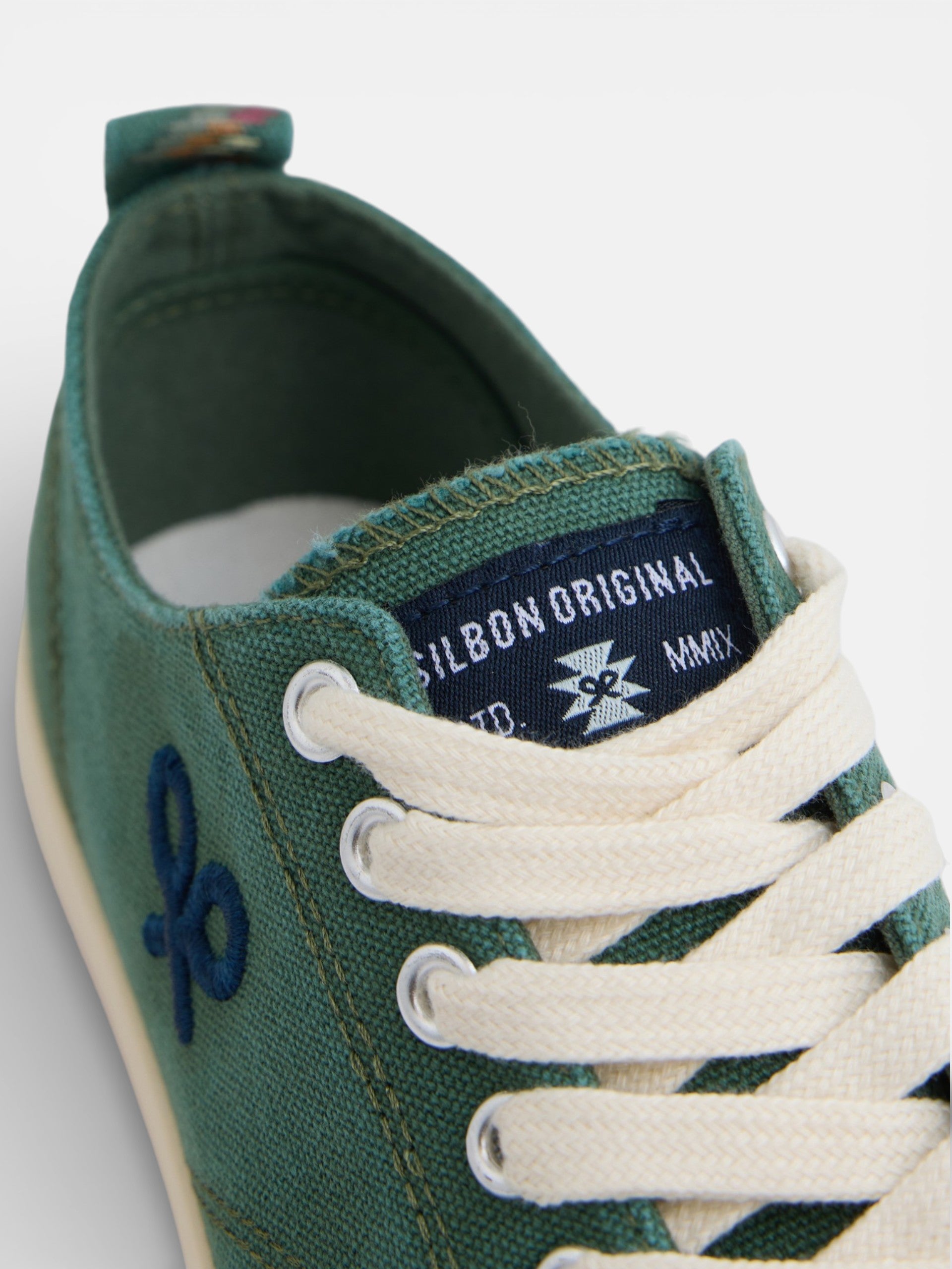 Classic green canvas sneaker