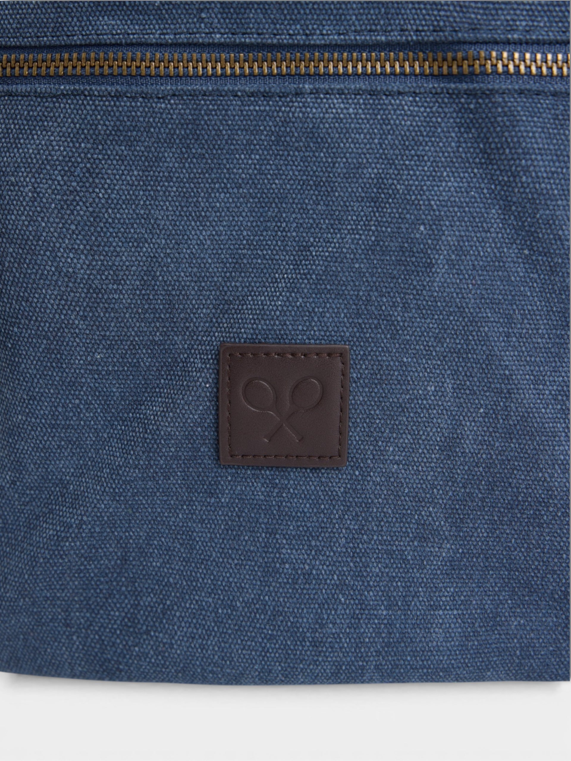 Mochila com detalhe em pele azul-marinho