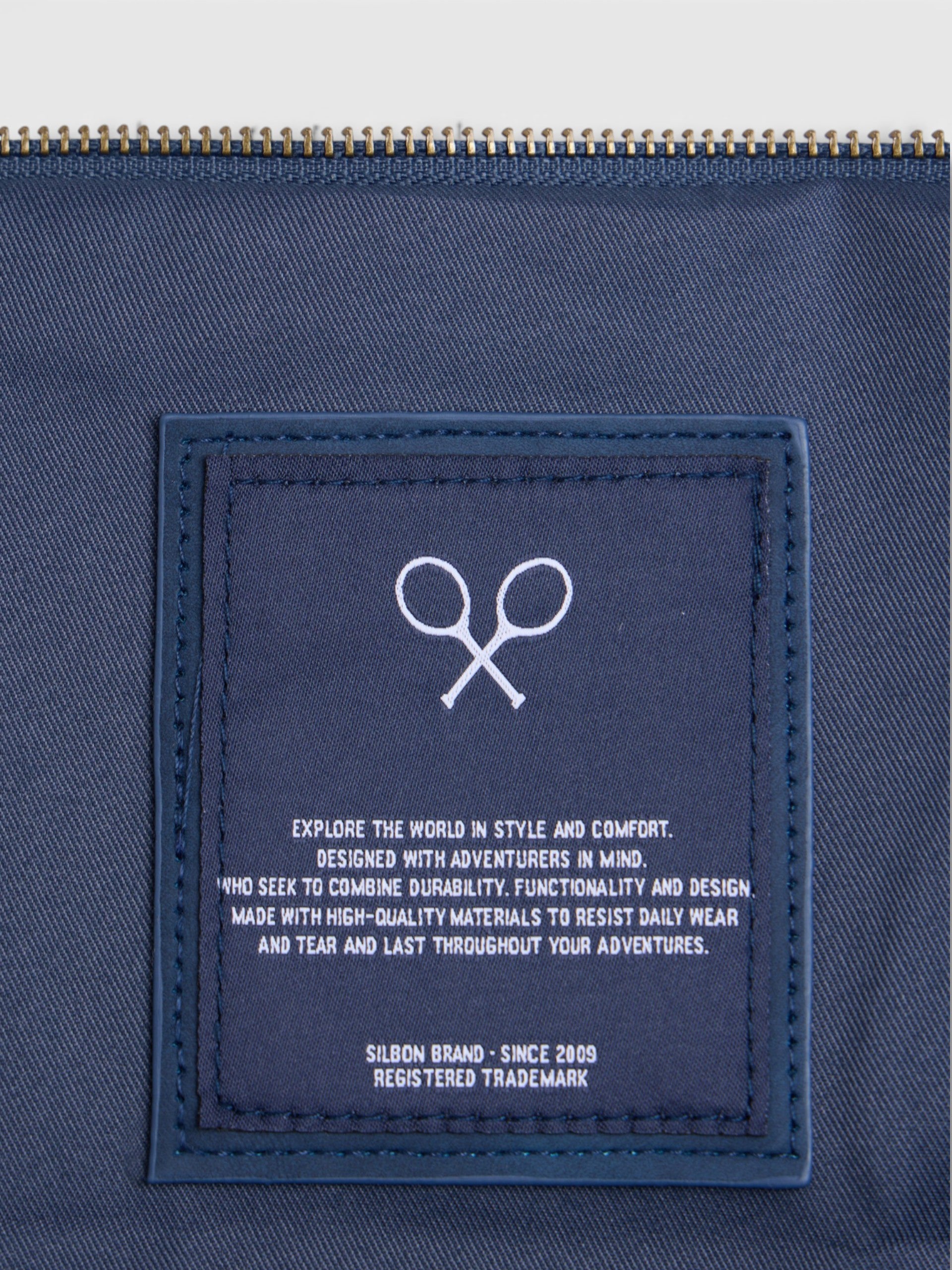 Mala de viagem com detalhe em pele azul-marinho