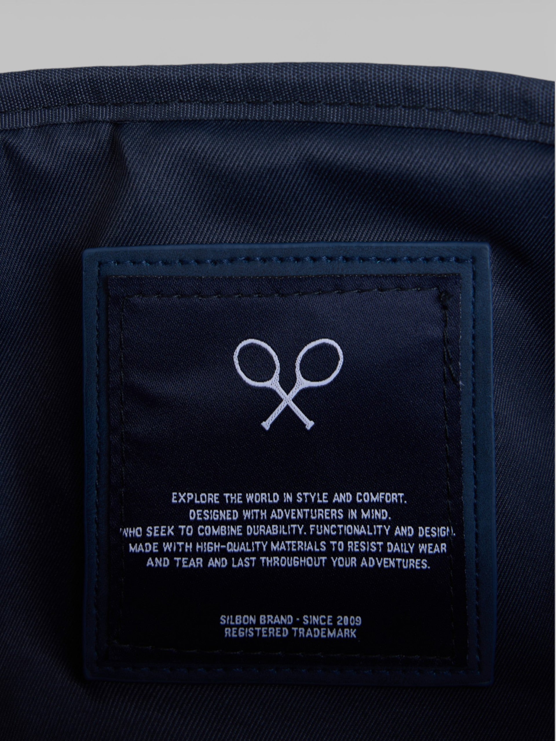 Necessaire detalhe em pele azul-marinho