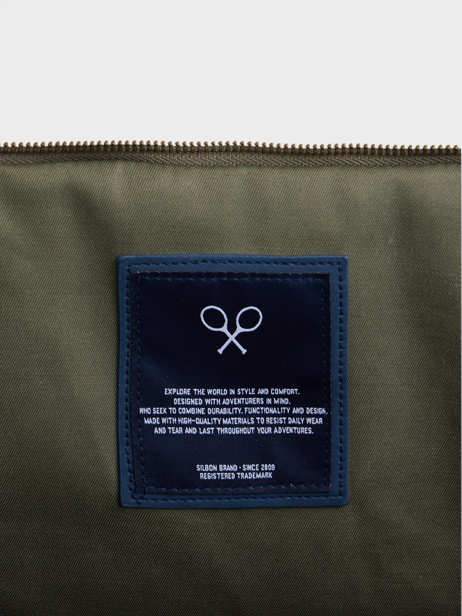 Mala de viagem com detalhe em pele verde