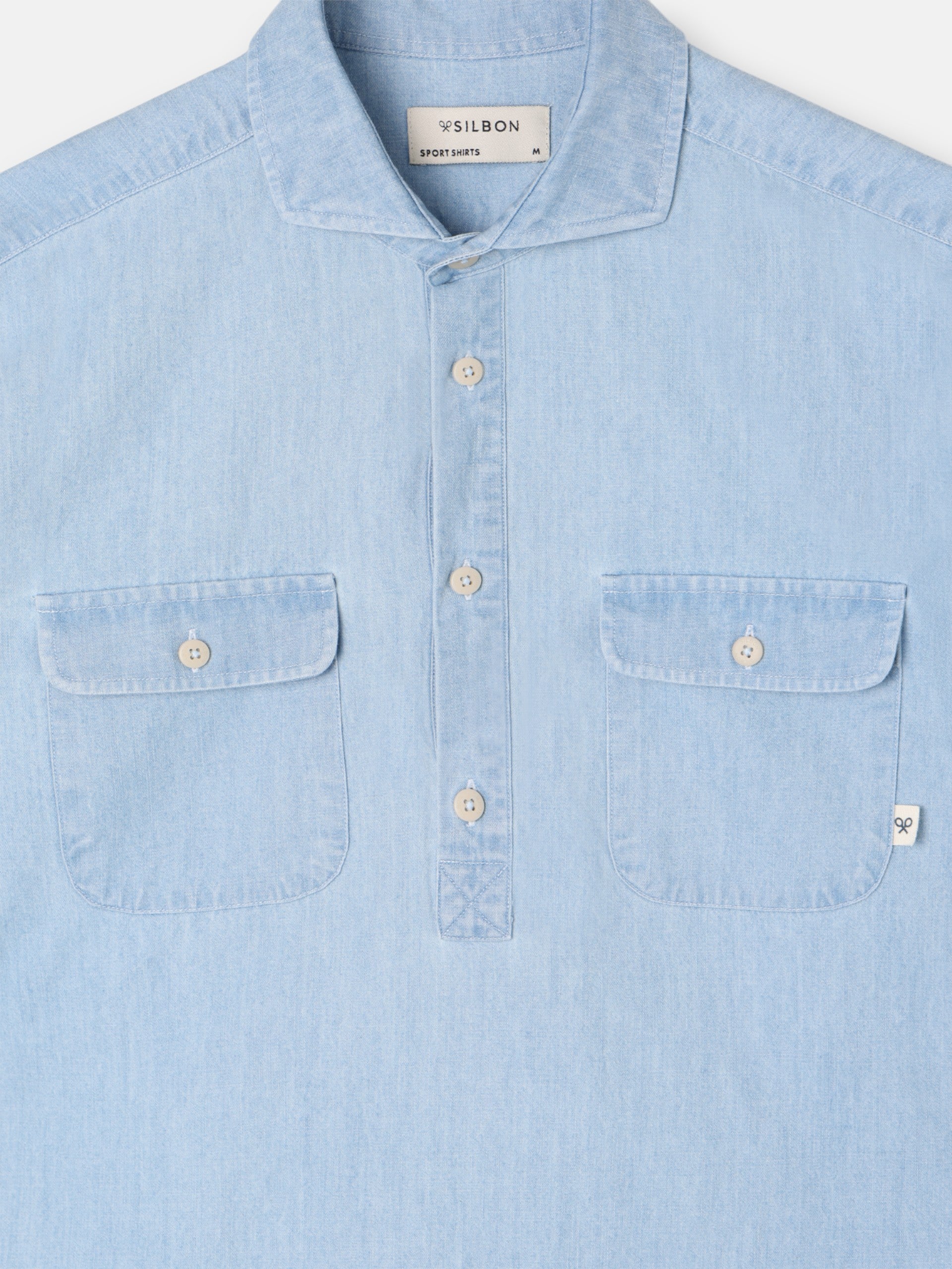 T-shirt de croisière en denim bleu clair avec poches