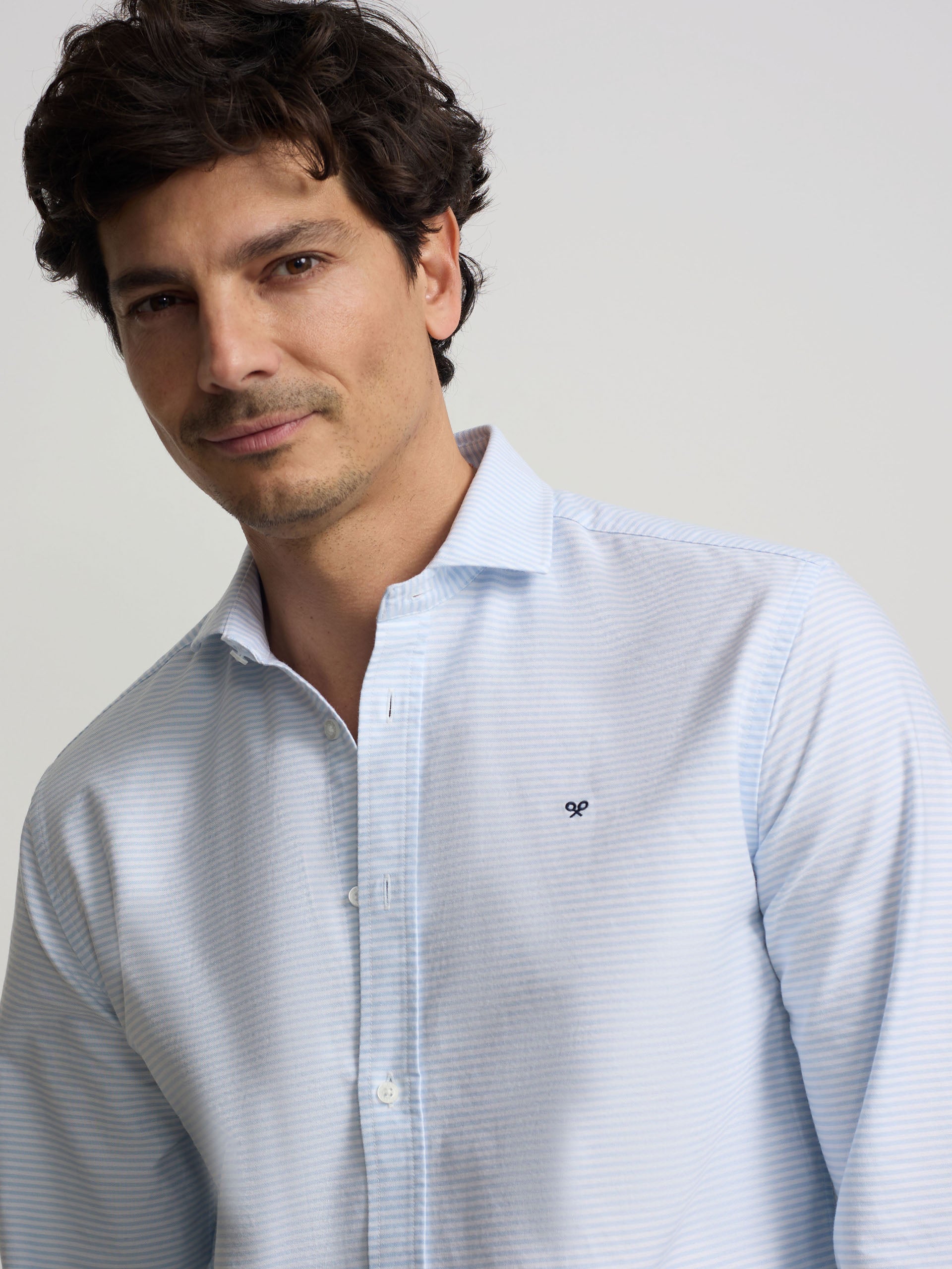 Camisa sport oxford riscas horizontais azul-claro