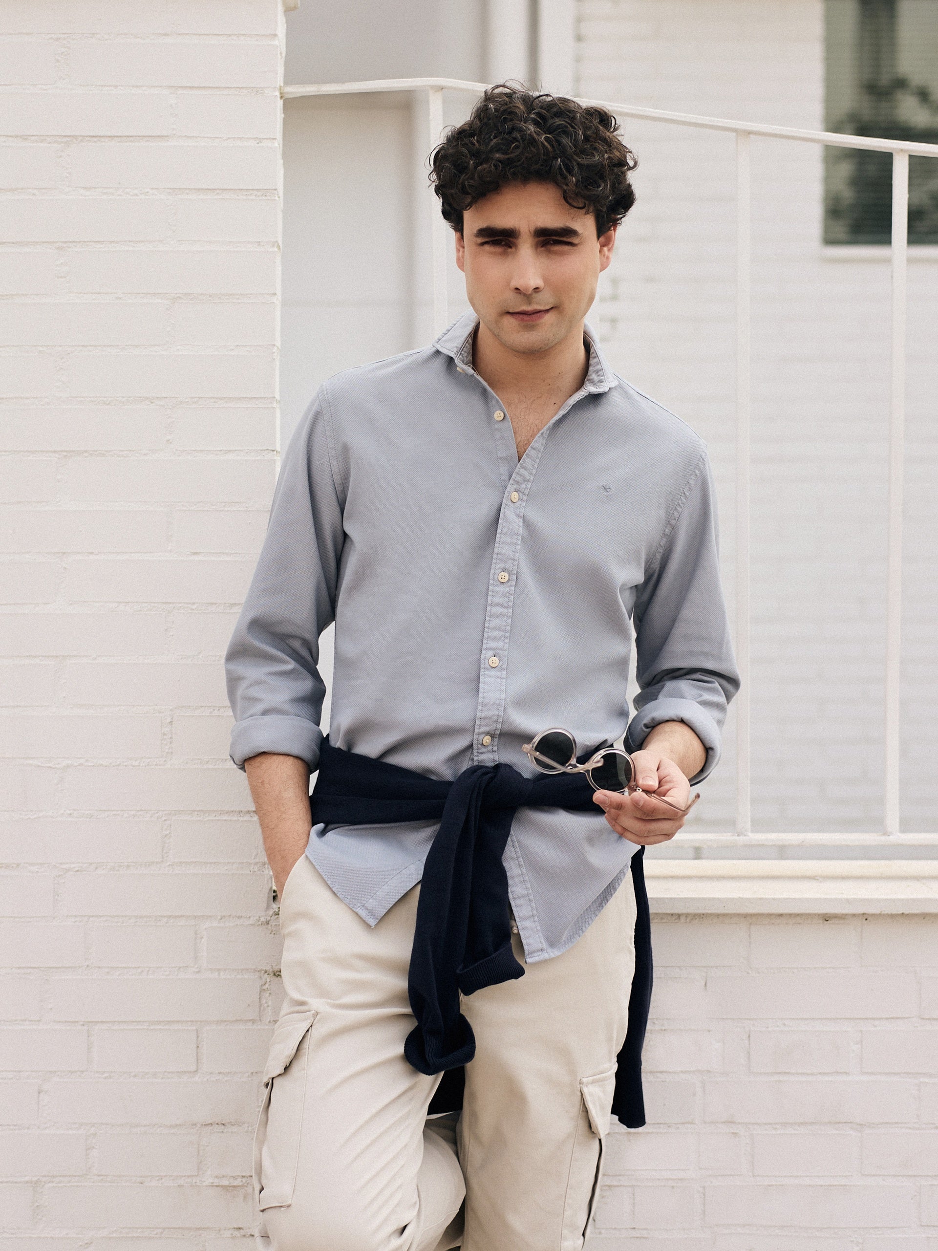 Camisa sport estructura logo azul gris