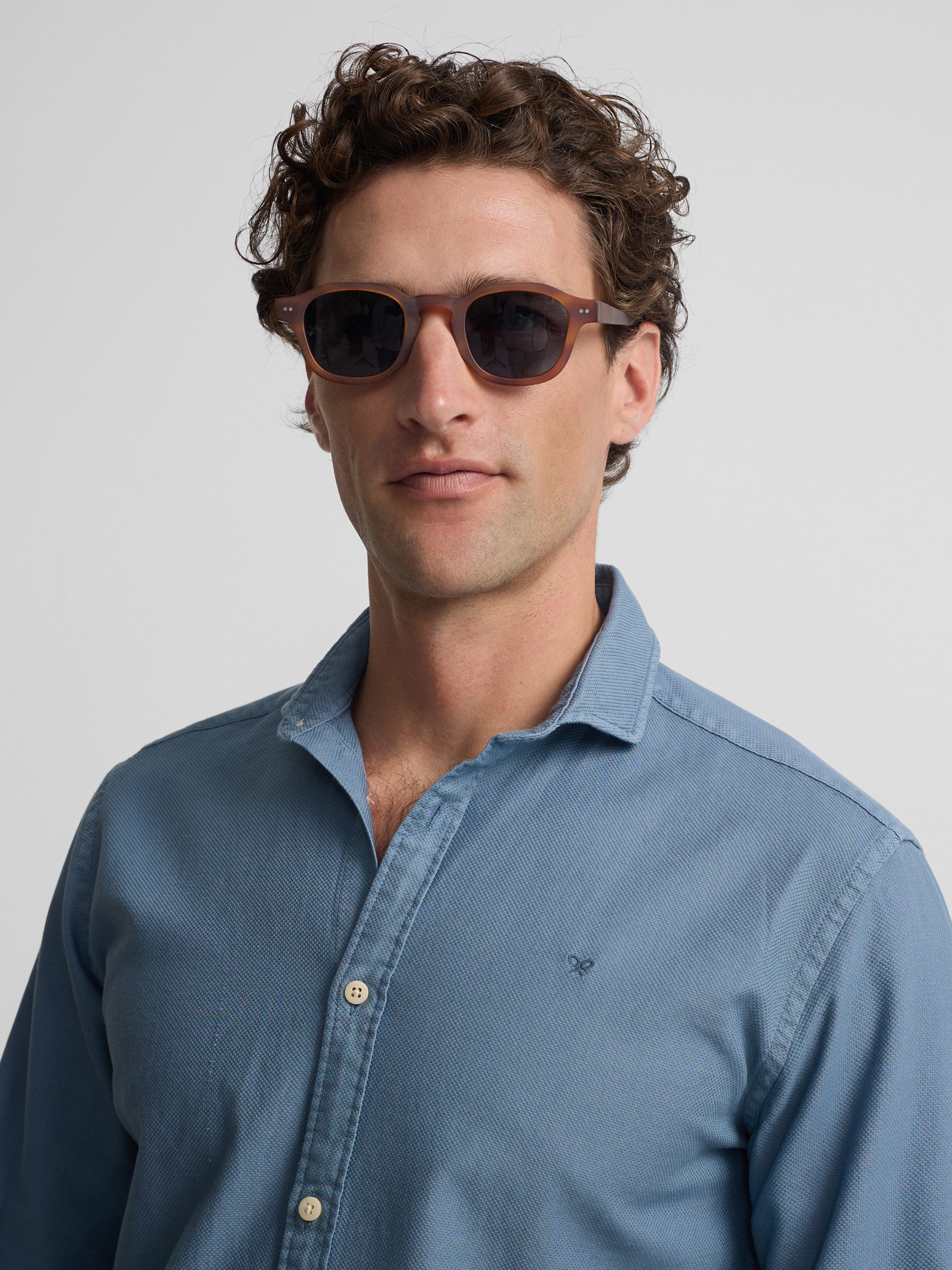 Camisa sport estructura logo azul indigo