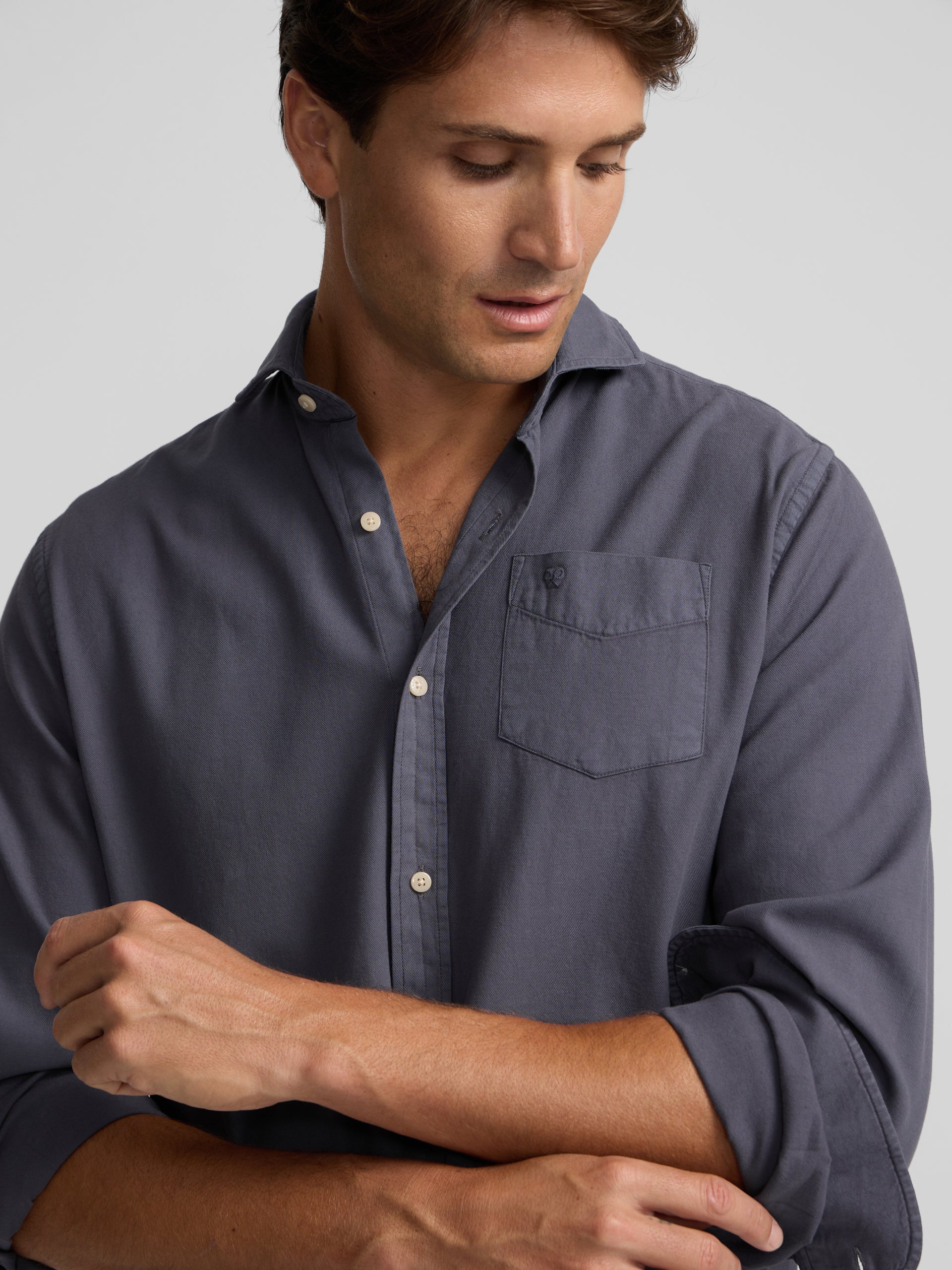 Camisa sport bolso desgastado azul