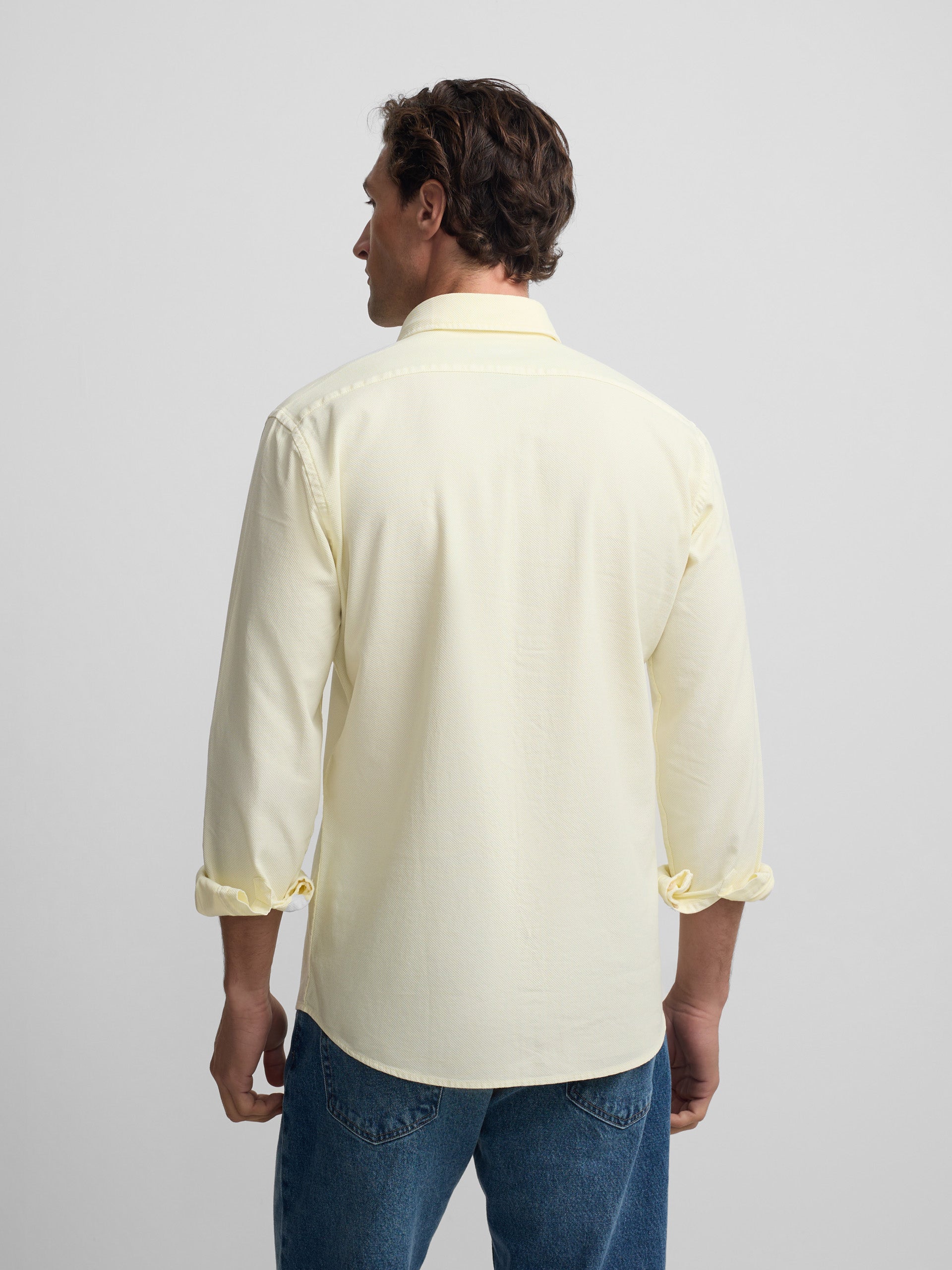 Camisa sport estructura logo amarillo