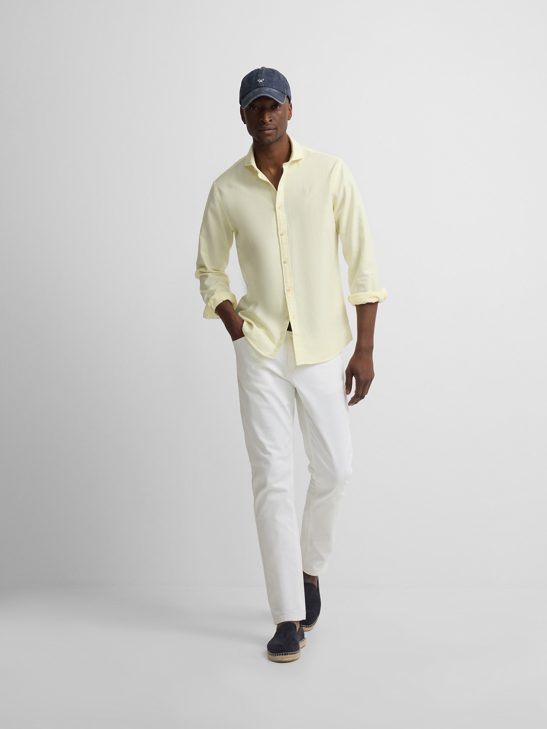 Camisa sport estructura logo amarillo