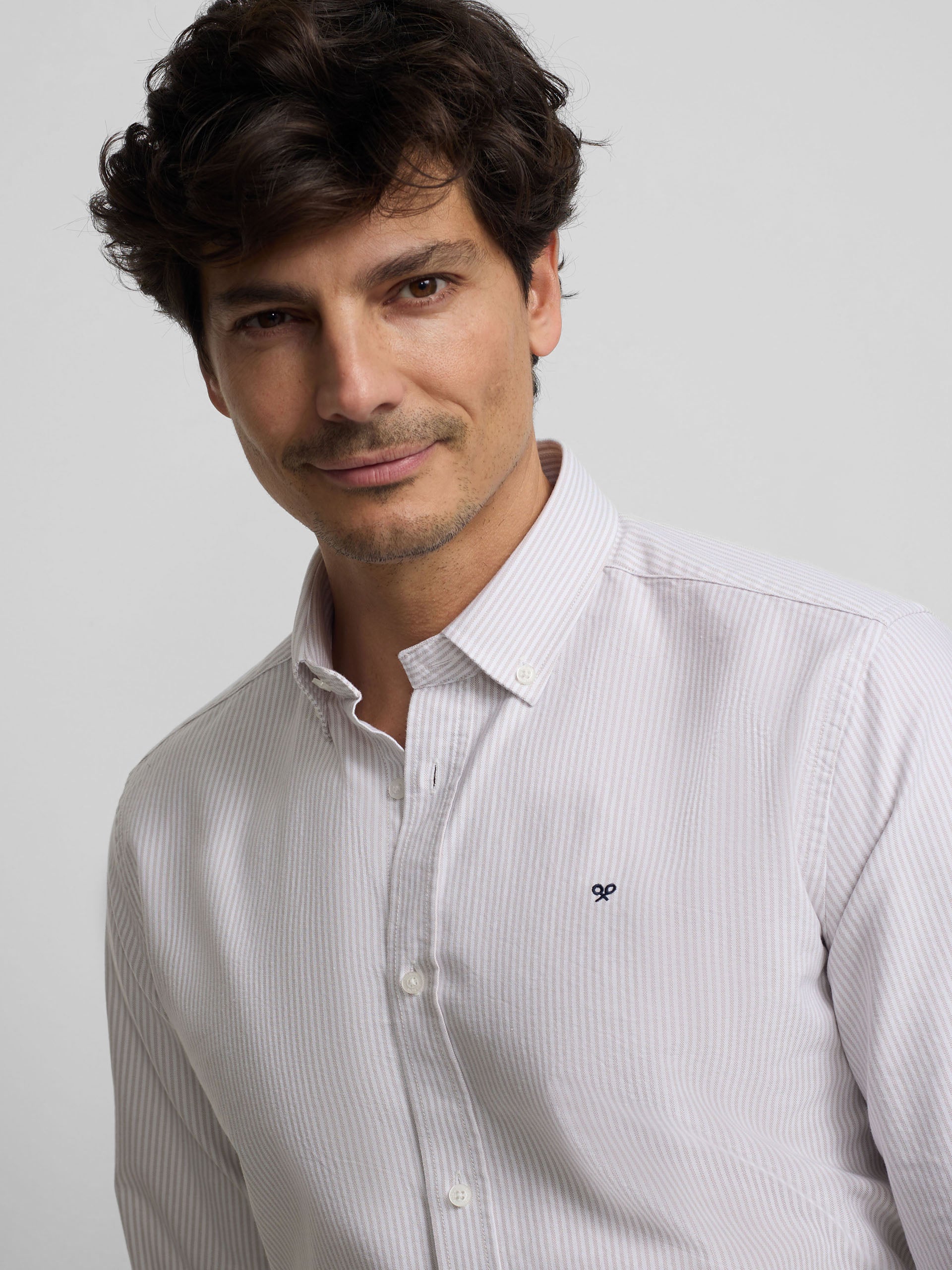 Camisa sport oxford riscas bege