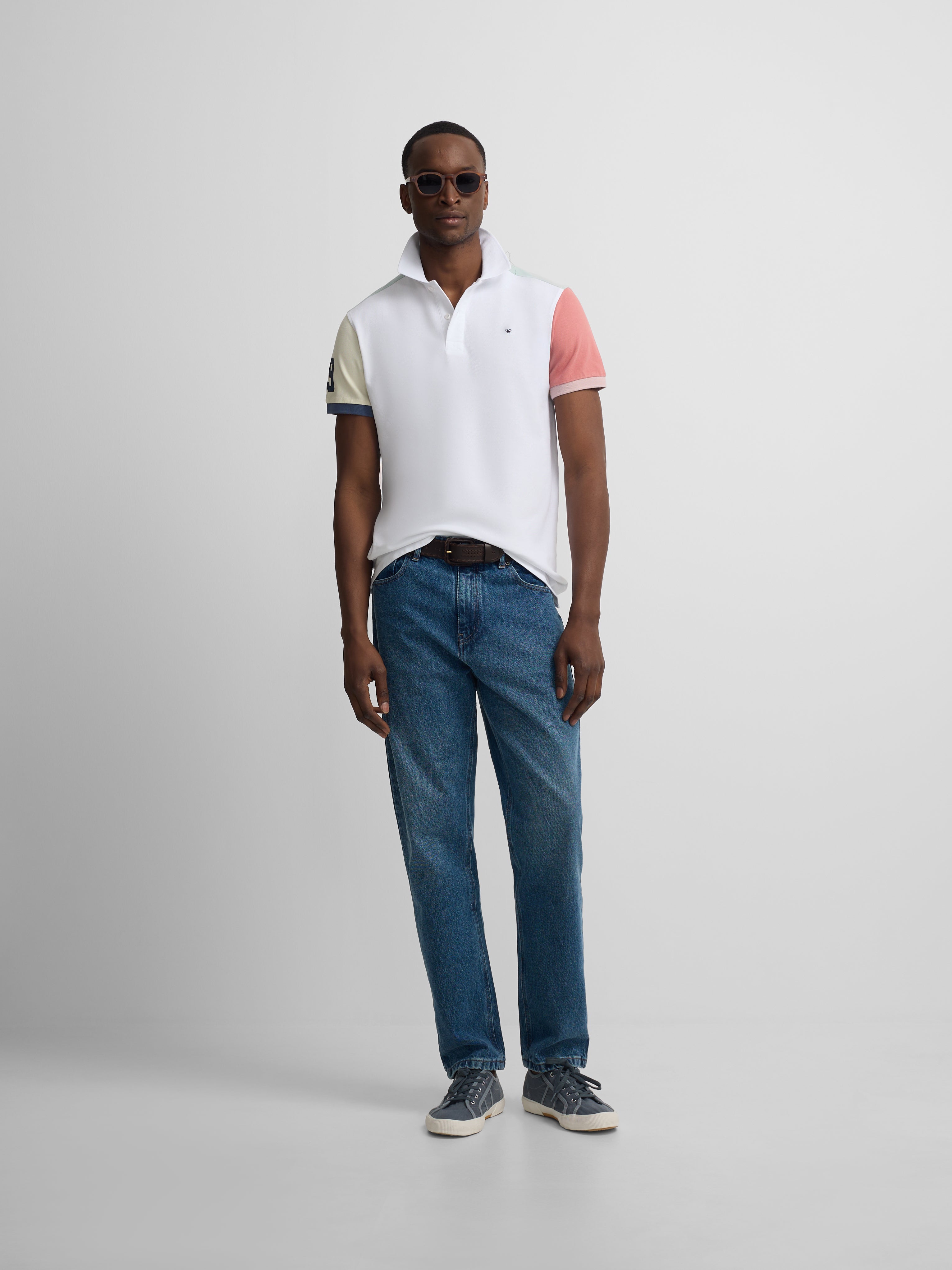 Short-sleeved polo shirt with white multicolored trim