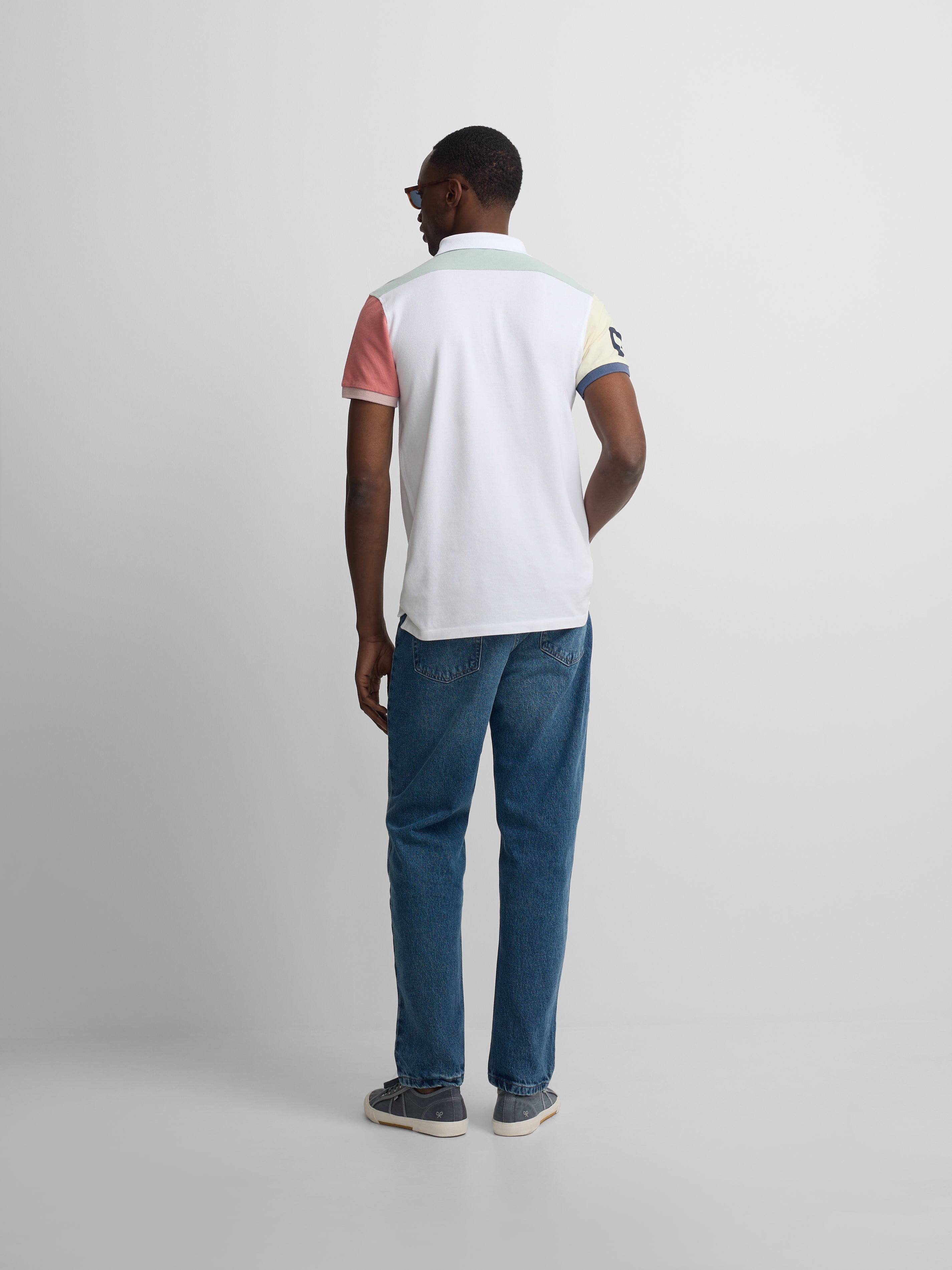 Short-sleeved polo shirt with white multicolored trim