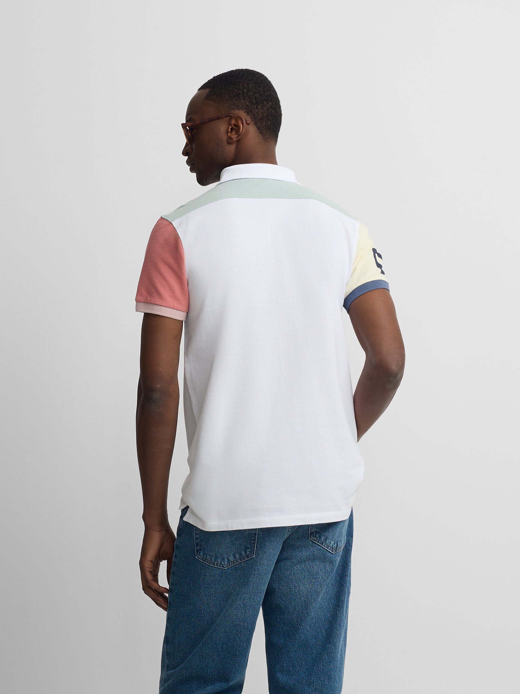 Short-sleeved polo shirt with white multicolored trim