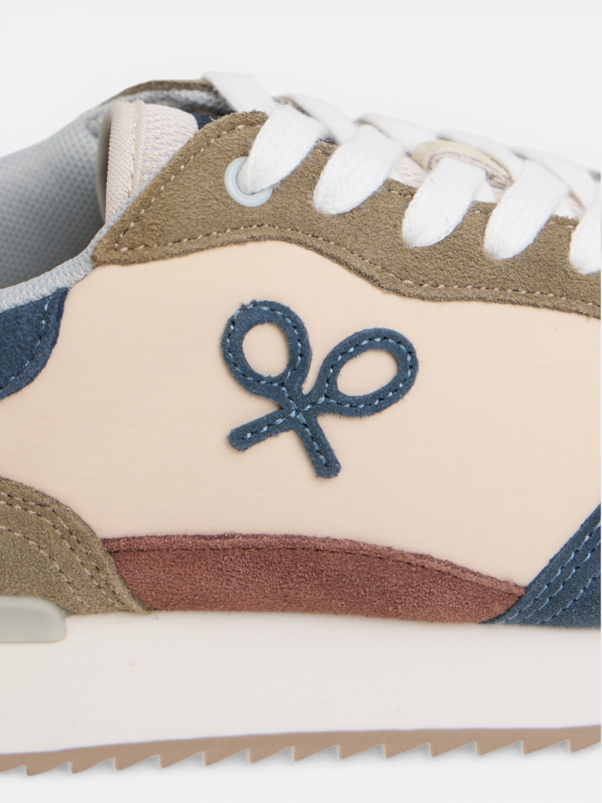 Zapatilla running raqueta beige