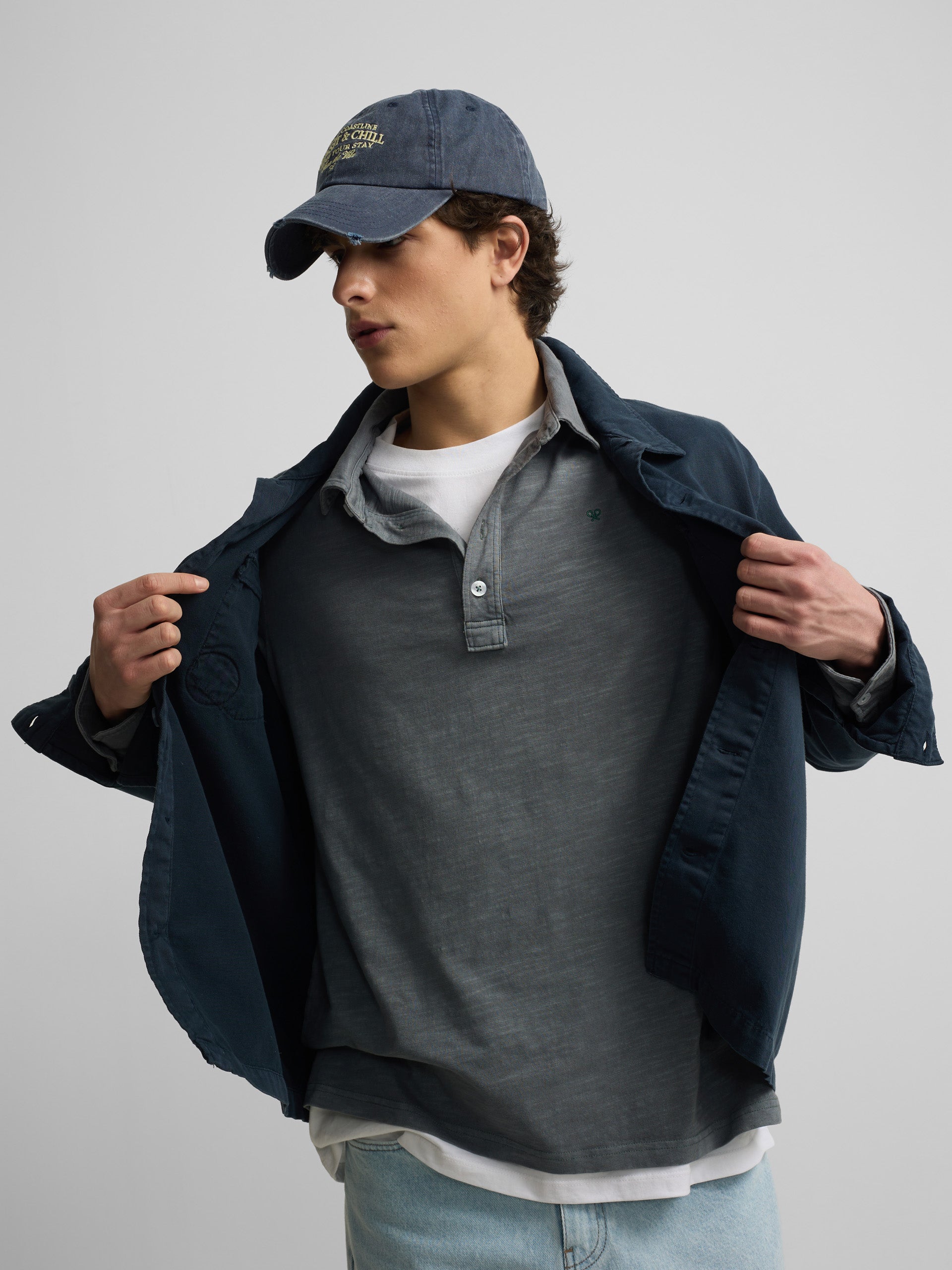 Sobrecamisa com remendos azul-marinho