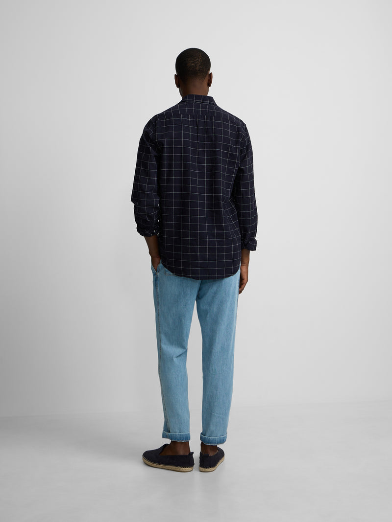 Camisa desportiva de linho aos quadrados azul-marinho