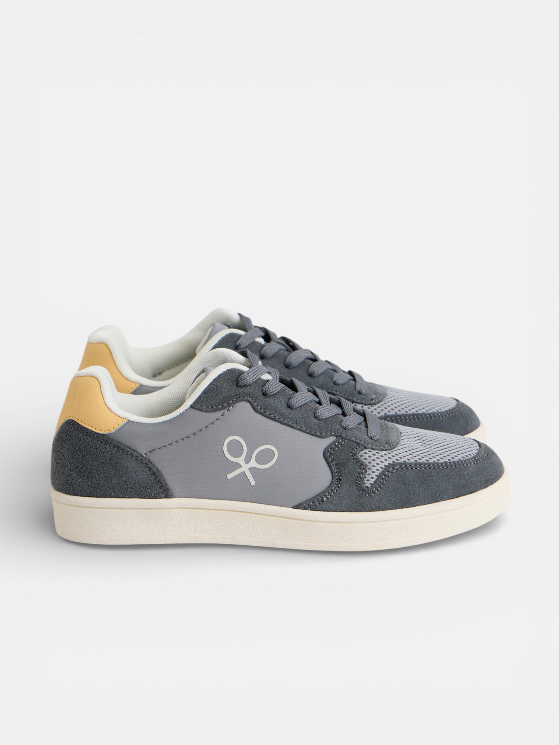 Two-tone light green sneaker