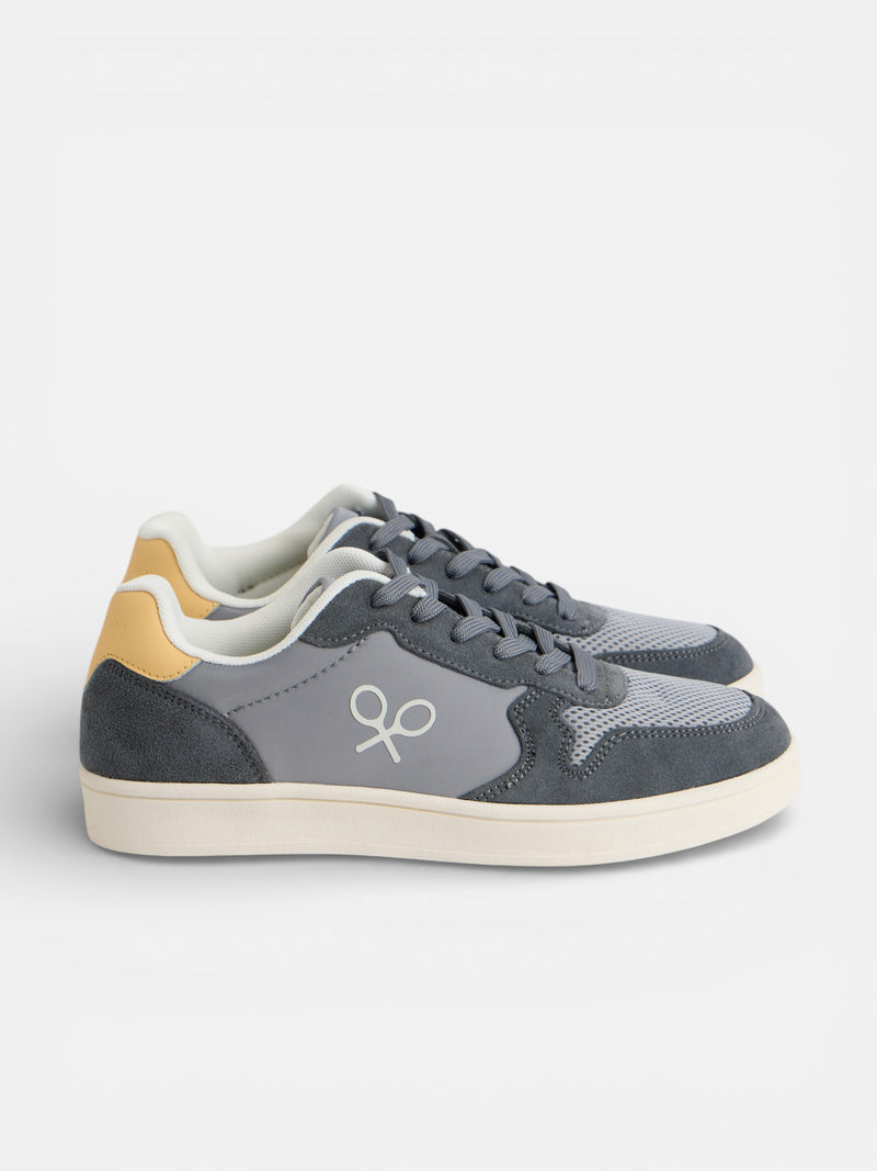 Light green two-tone sneaker