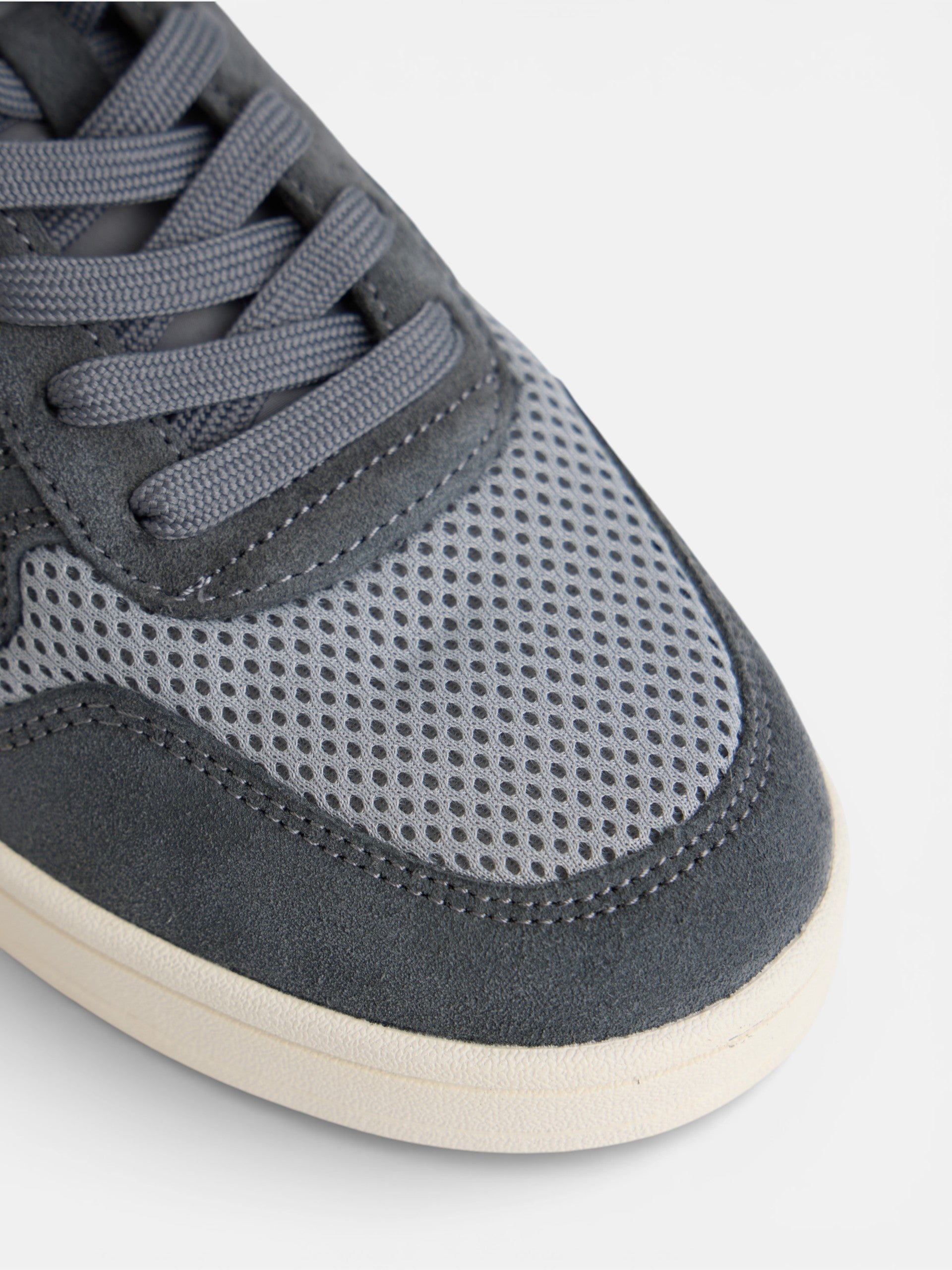 Two-tone light green sneaker