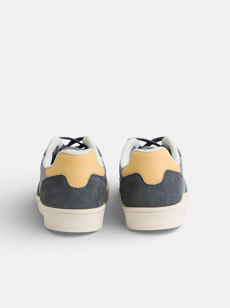 Light green two-tone sneaker