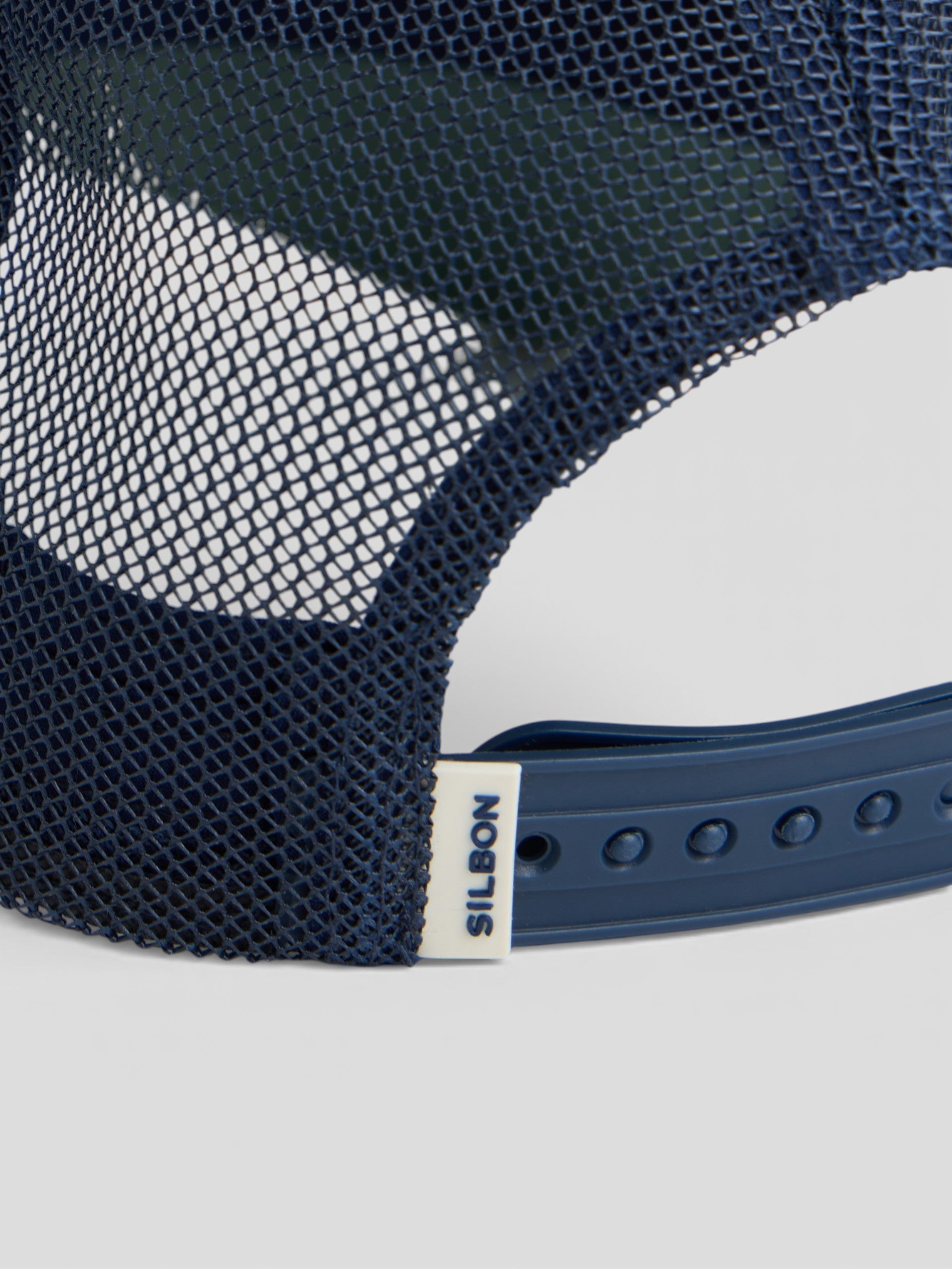 Gorra trucker designed inspired verde