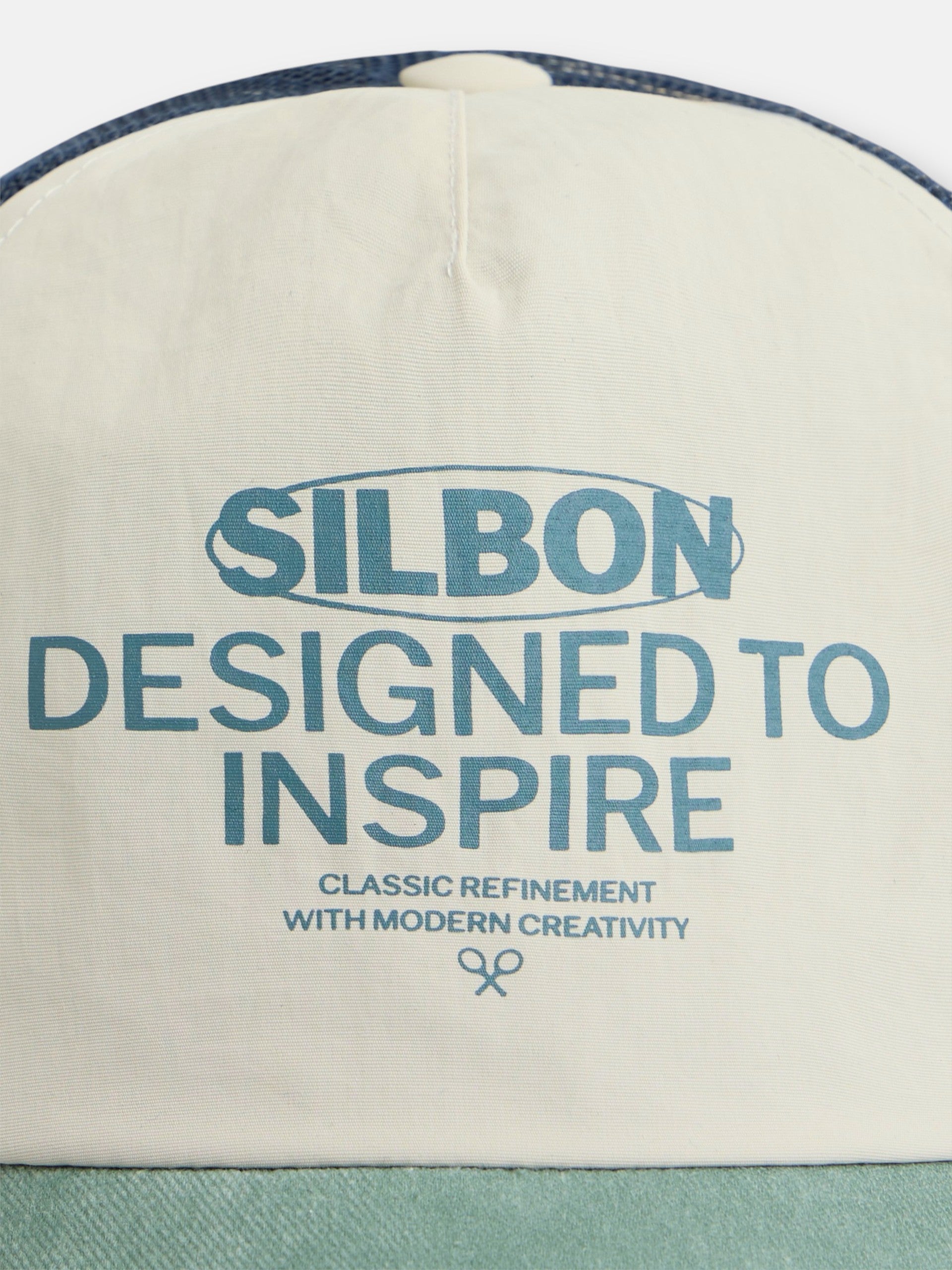 Gorra trucker designed inspired verde