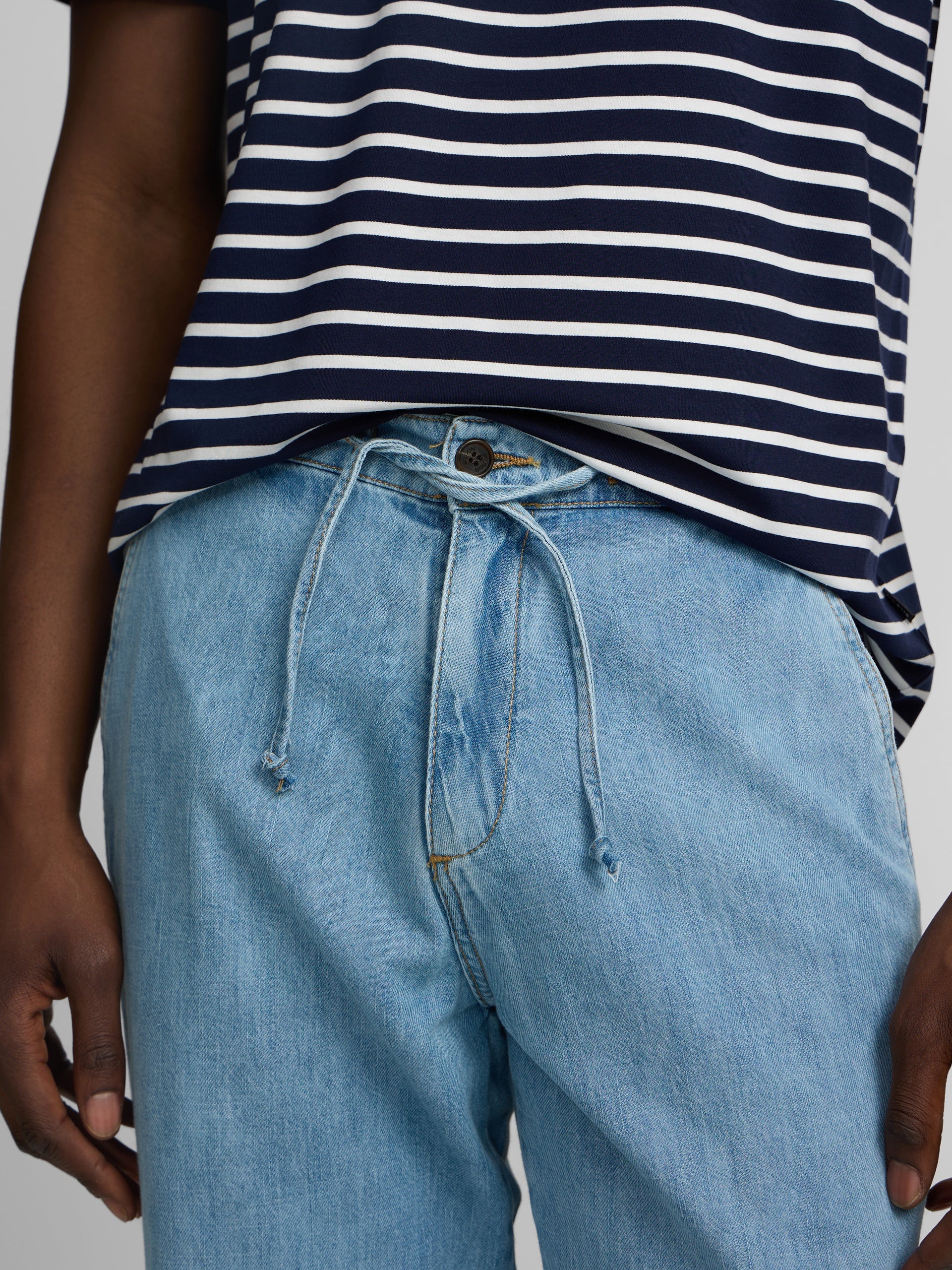 Pantalon jogger en denim bleu clair