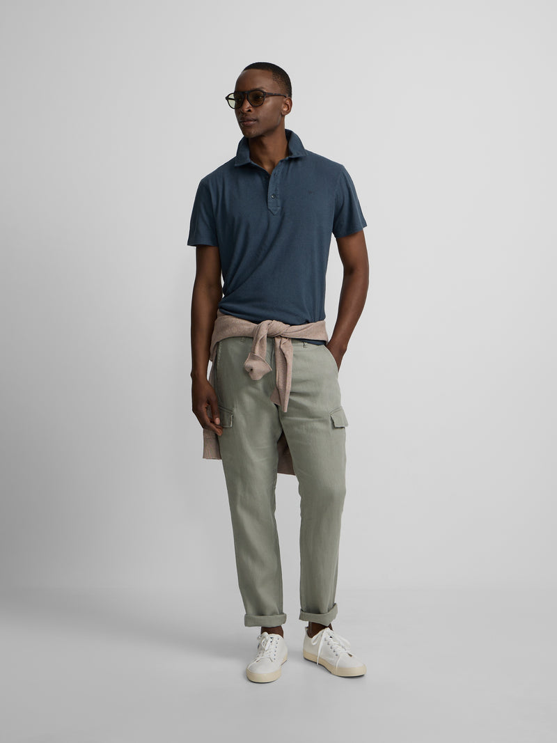 Polo de linho com carcela longa azul-marinho