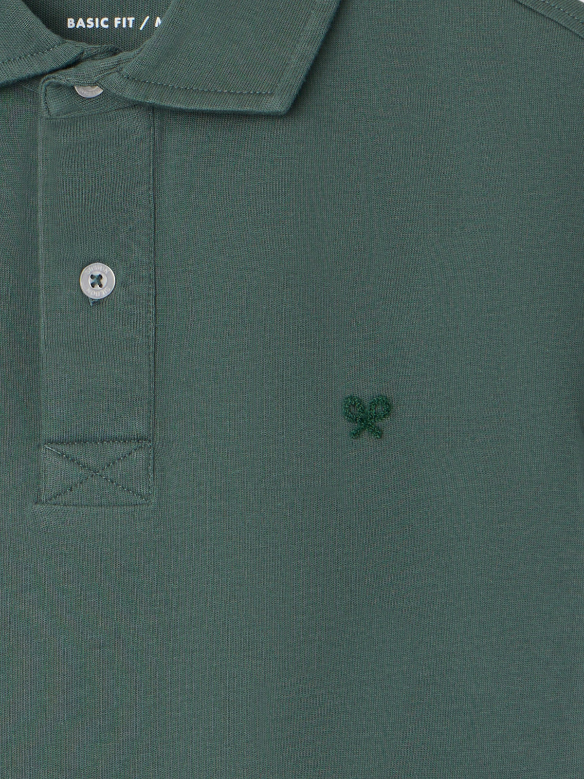 Short-sleeved polo with embossed green logo