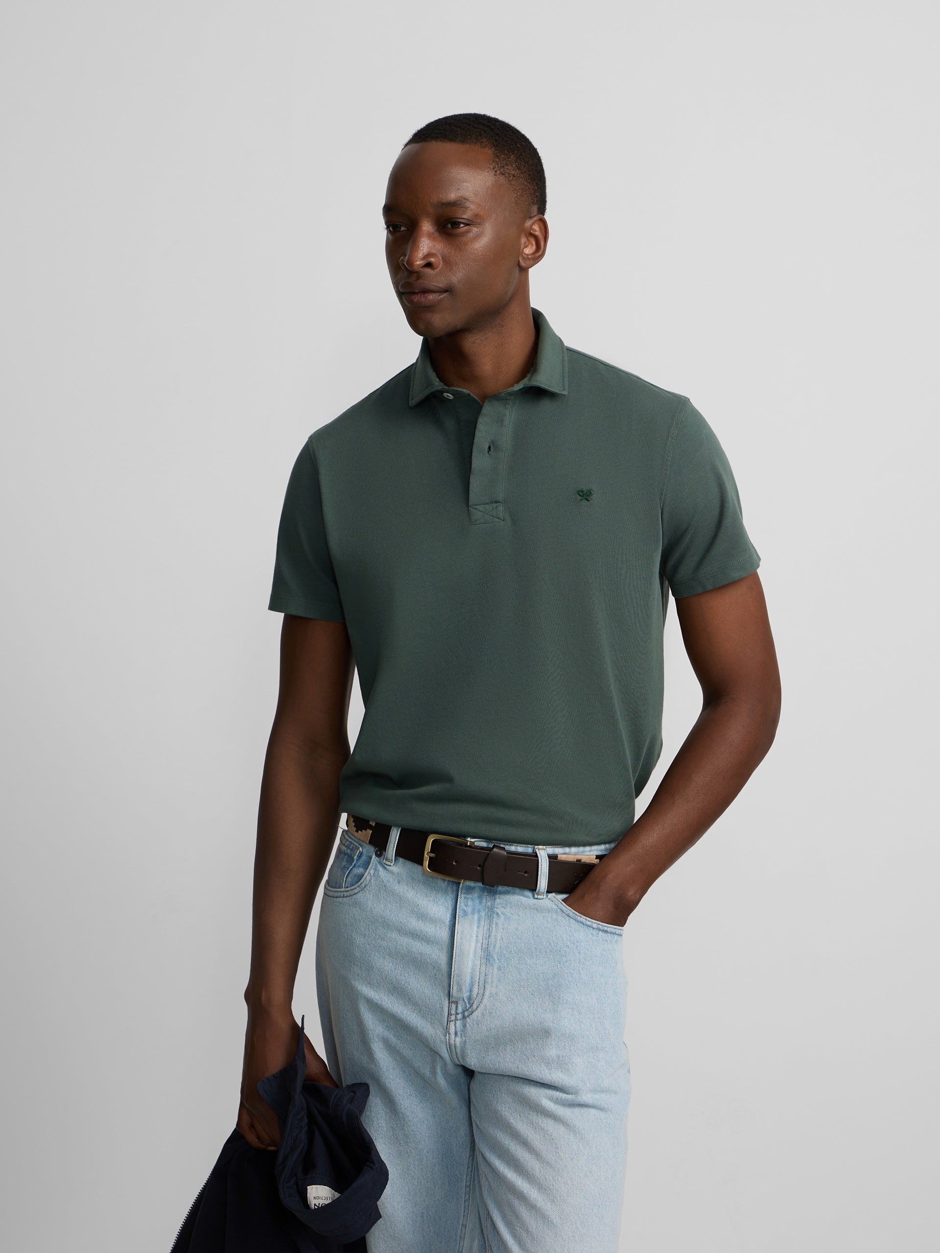 Short-sleeved polo with embossed green logo