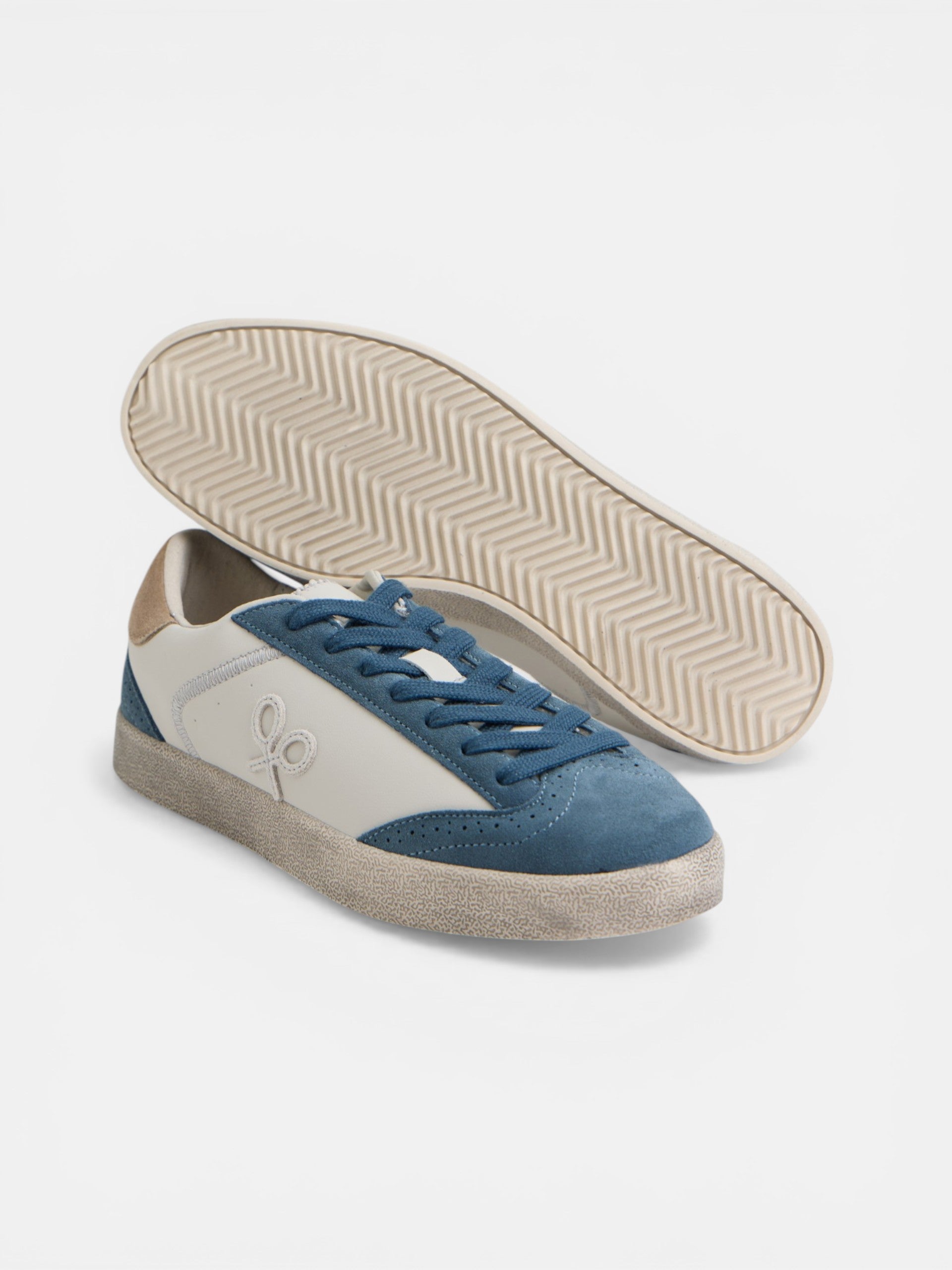 Zapatilla desgastada crema