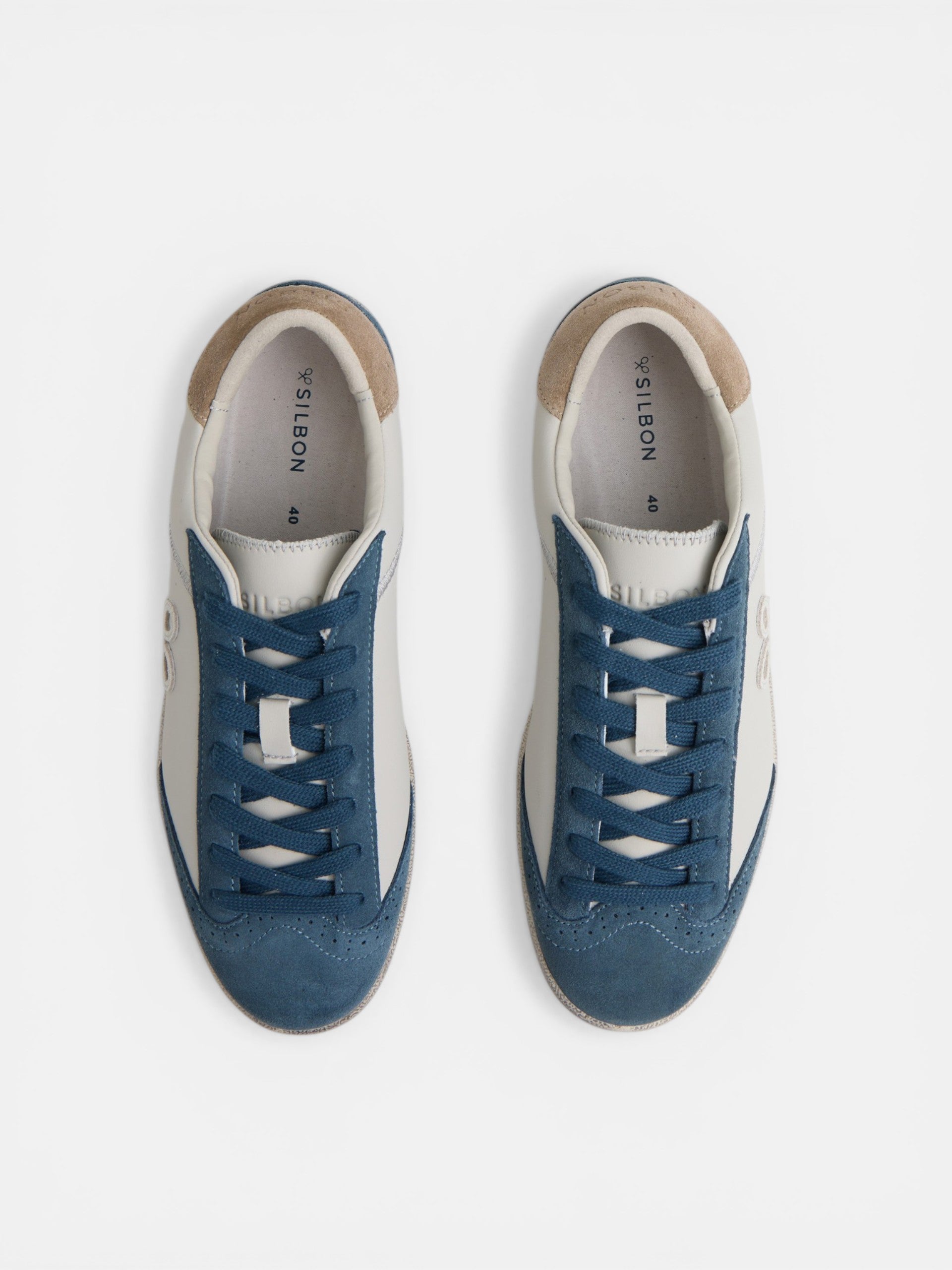 Zapatilla desgastada crema