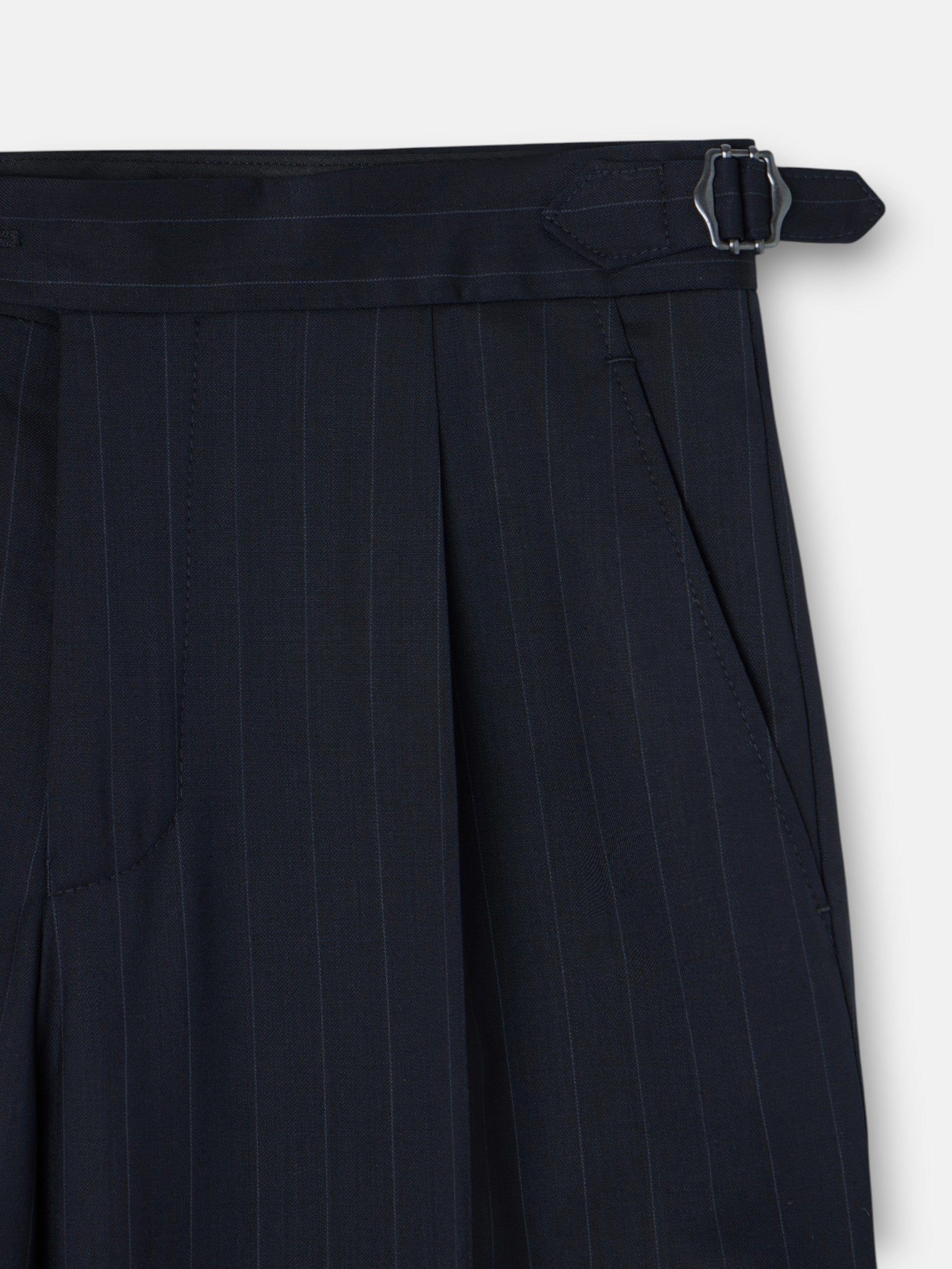 Pantalon de costume bleu marine à fines rayures