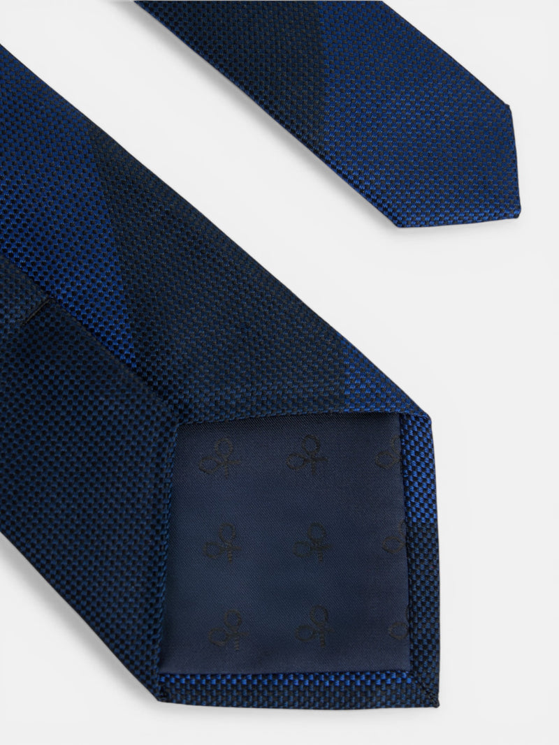 Gravata de riscas regimentais azul-marinho