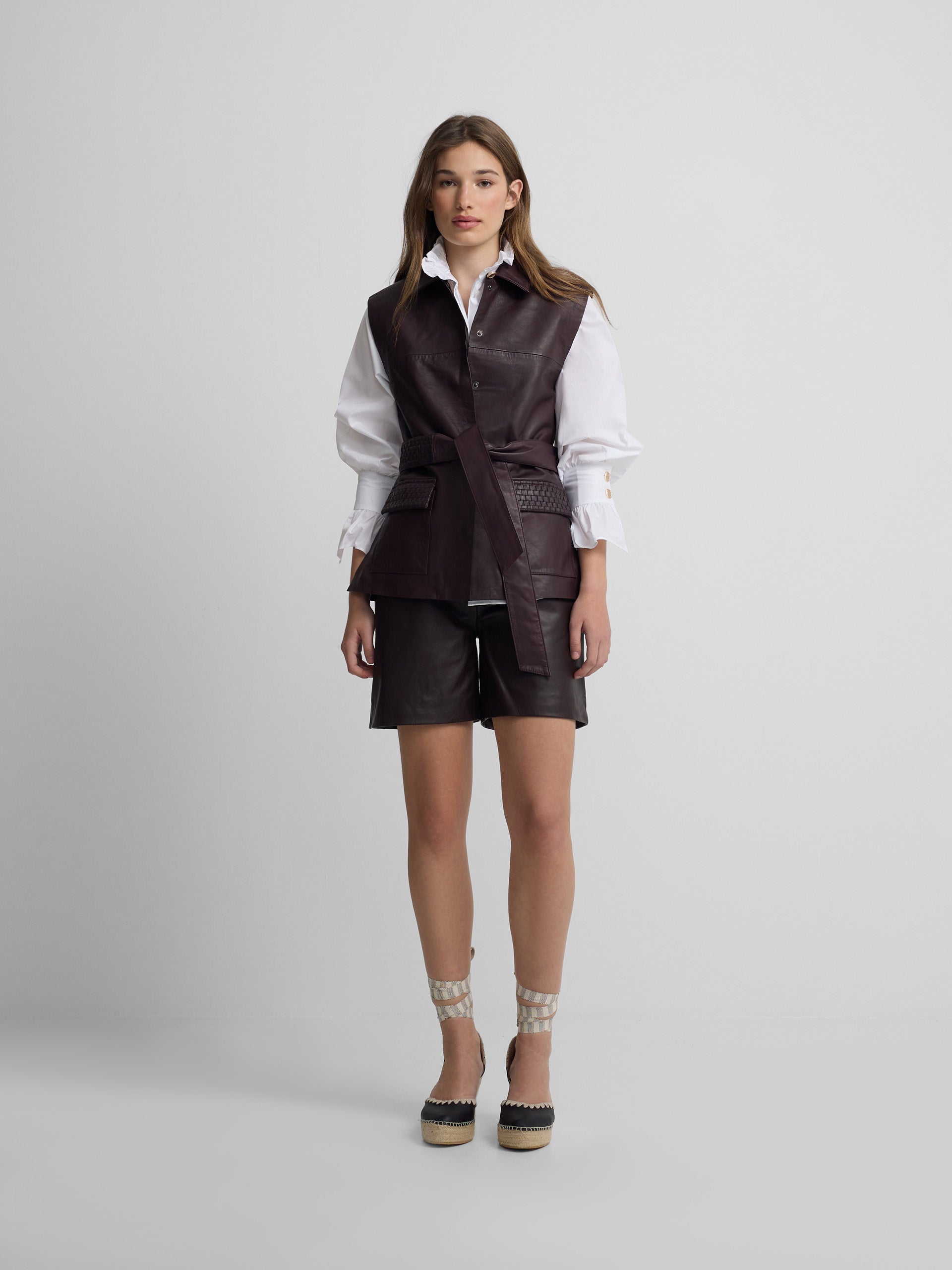 Chaleco piel trenzado burdeos