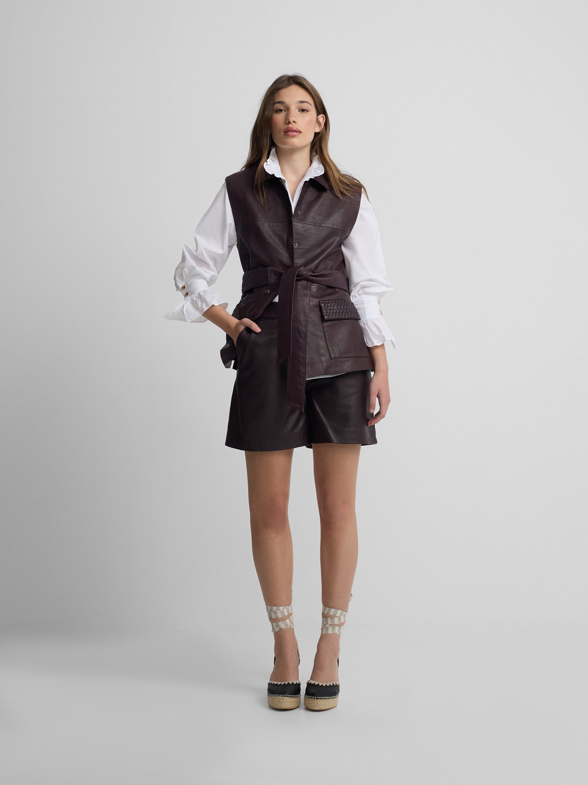 Chaleco piel trenzado burdeos