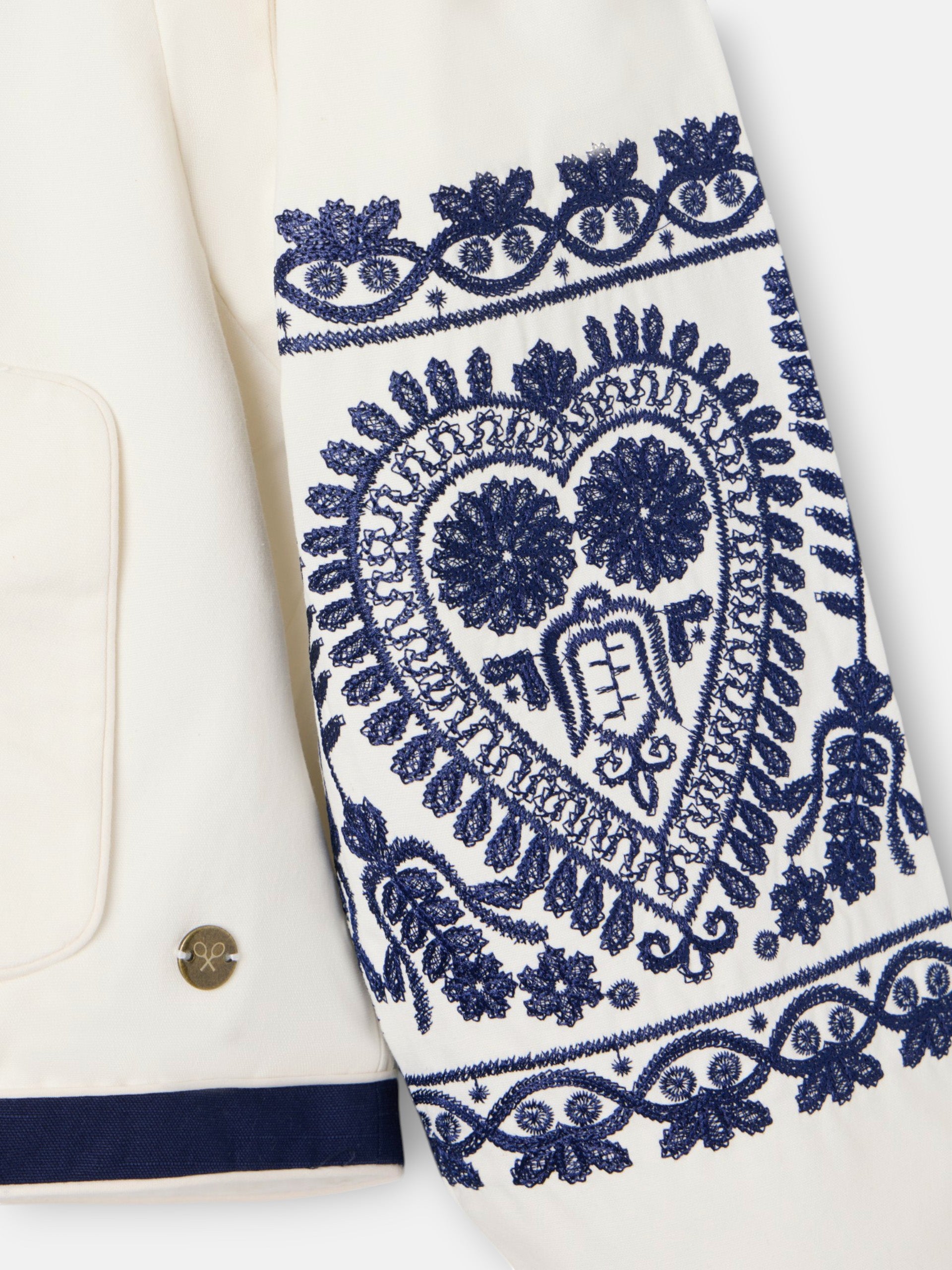 Chaqueta cuello mao bordados blanca