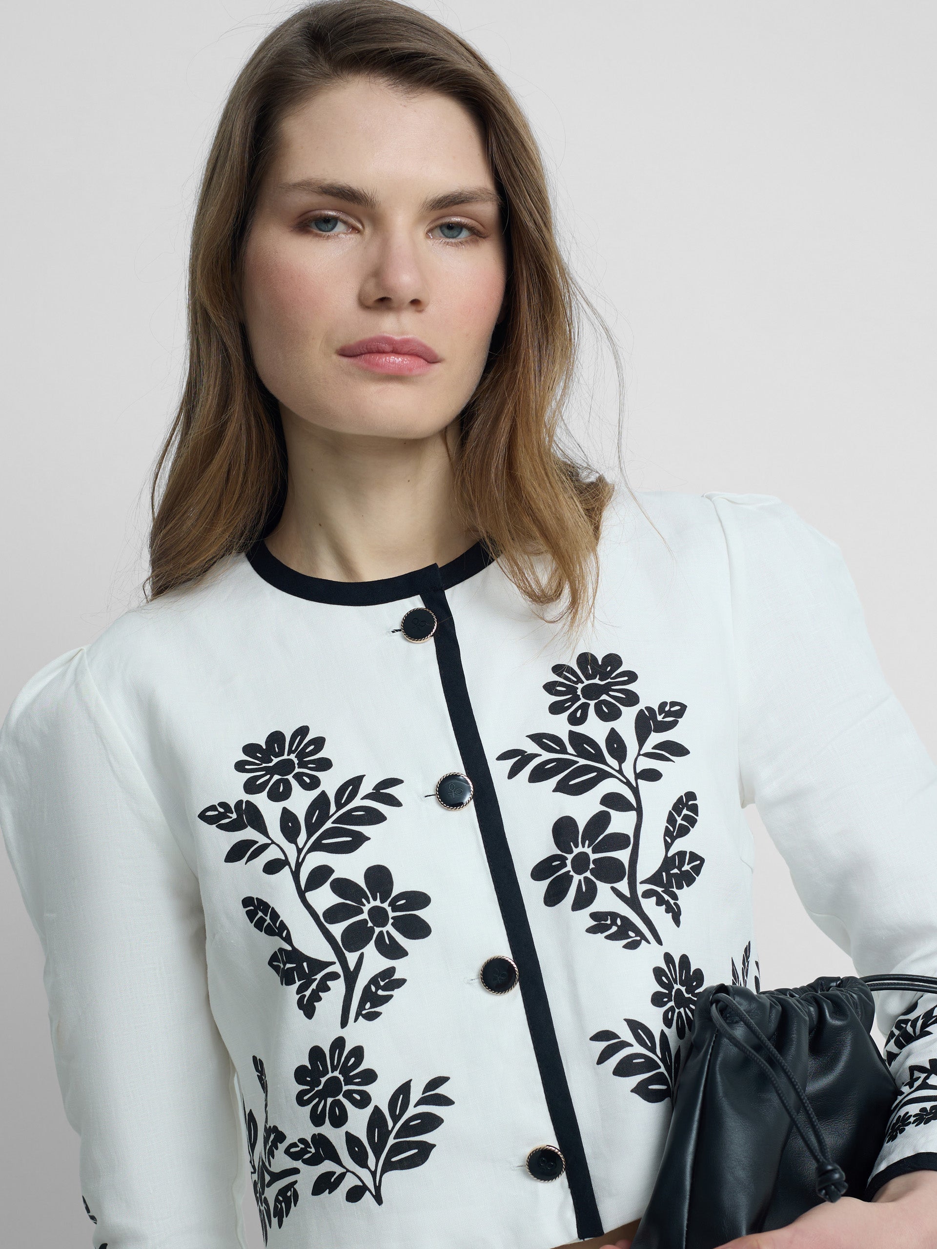 Chaqueta corta lino estampado blanca