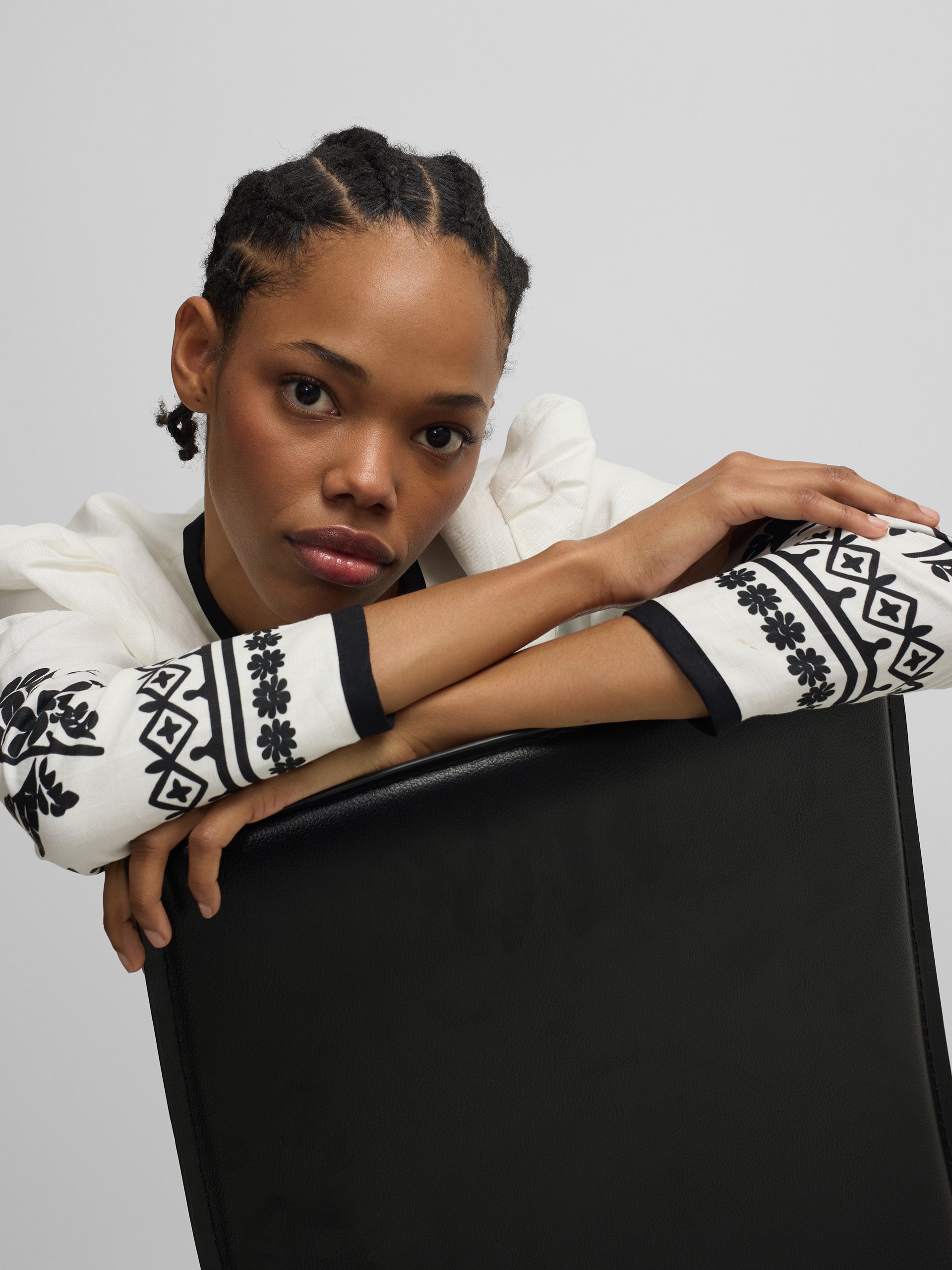 Casaco curto de linho estampado branco