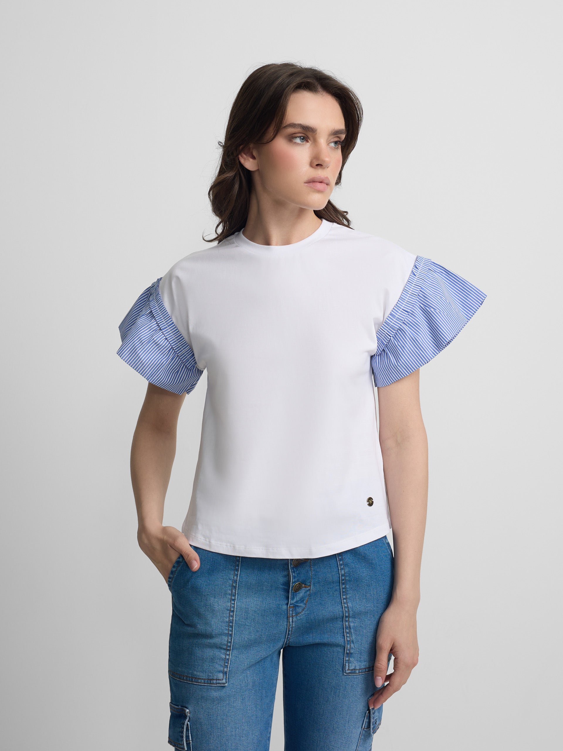 Camiseta mulher com folhos em popelina às riscas branca