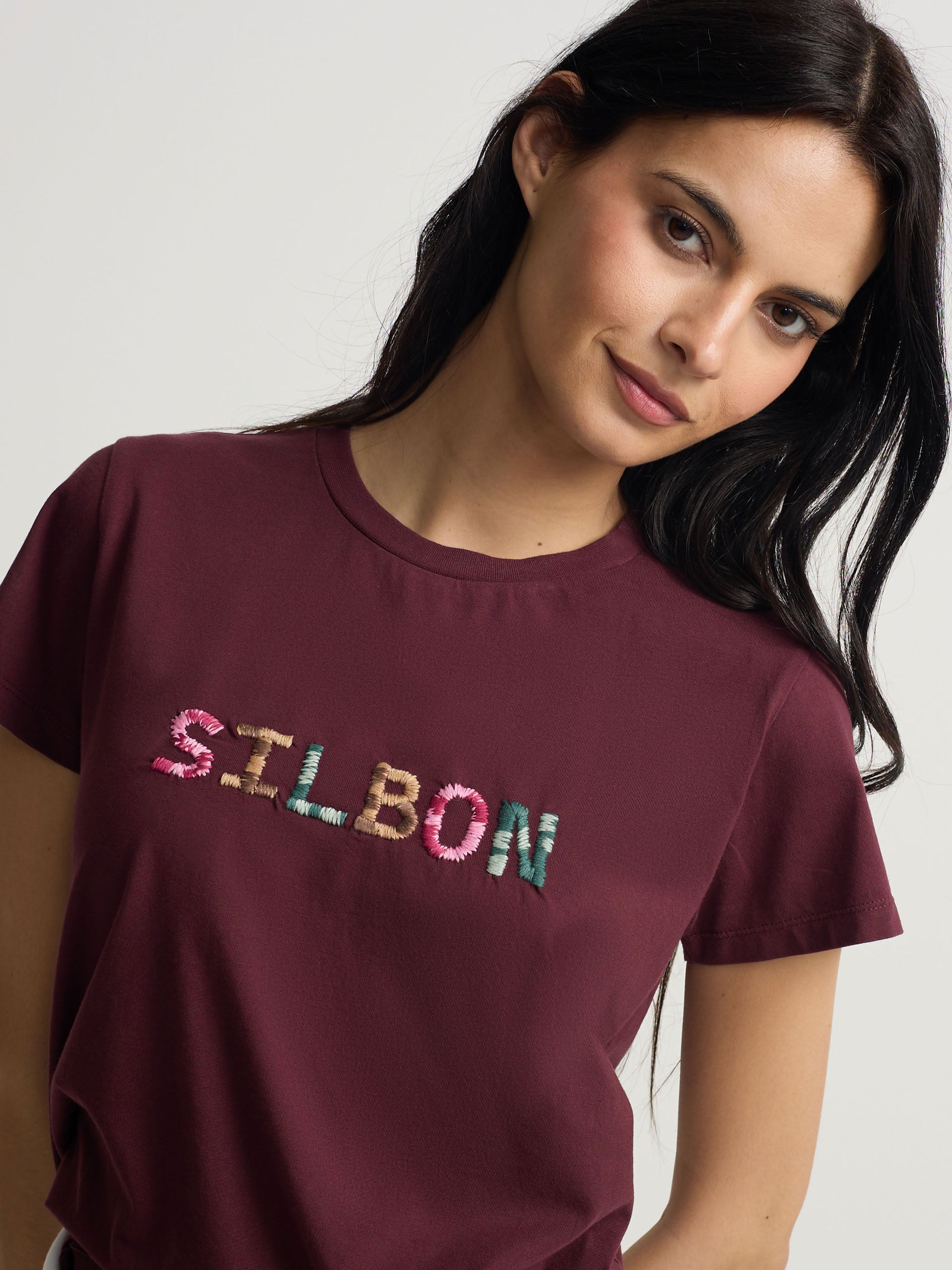 T-shirt violet à motifs griffonnés pour femmes