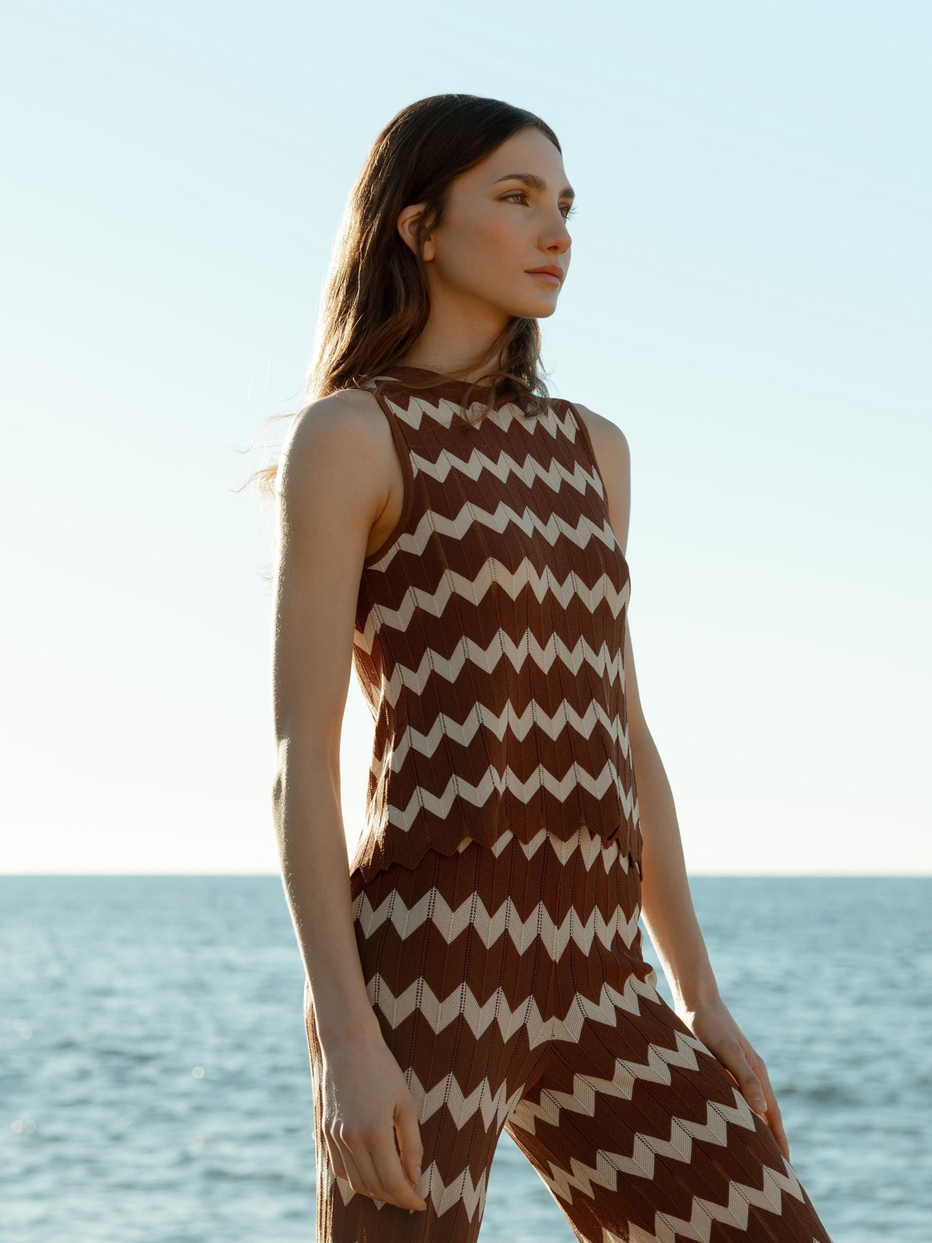 Top de malha castanho espinha de peixe