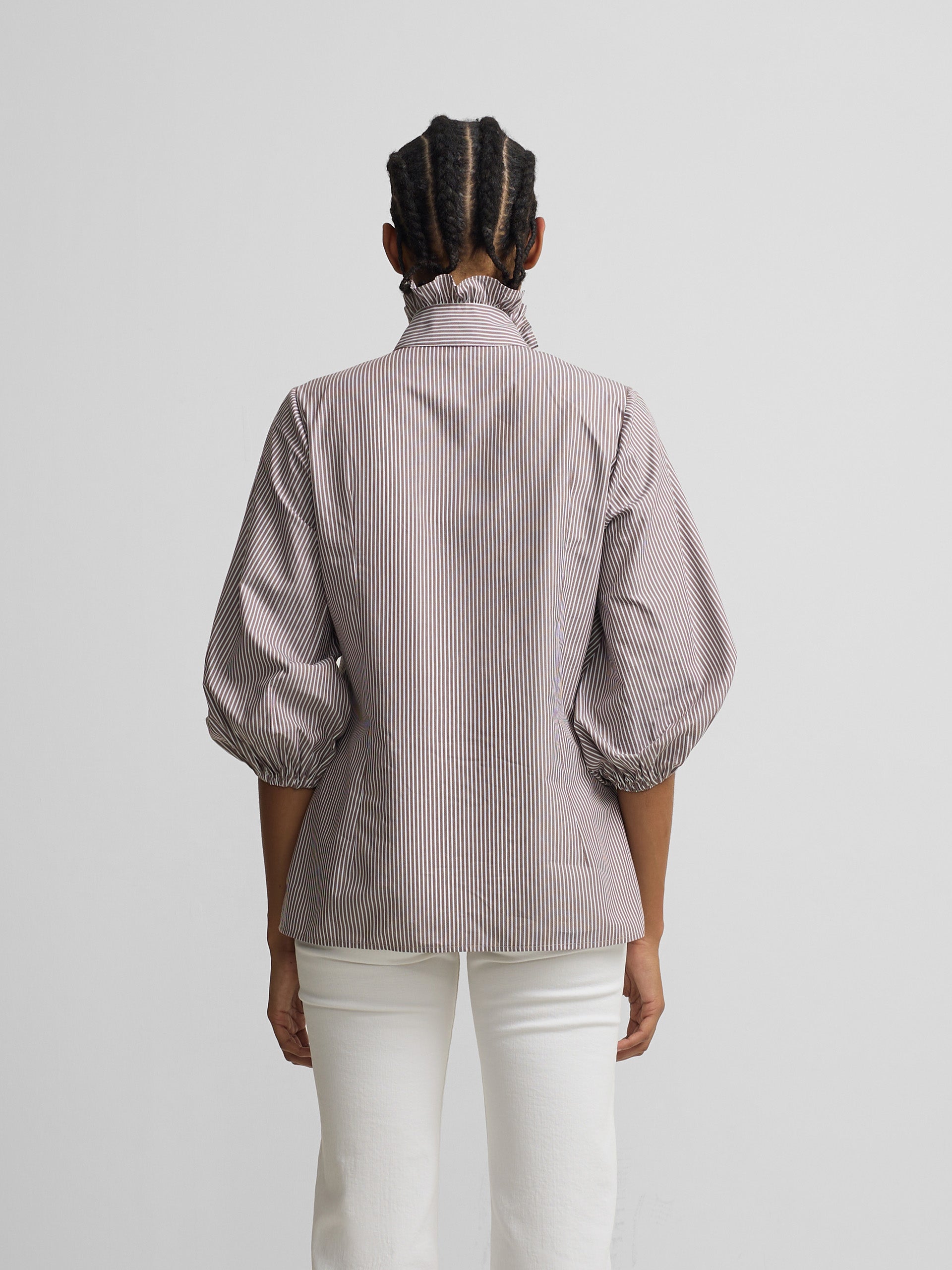 Chemise à rayures marron à manches bouffantes