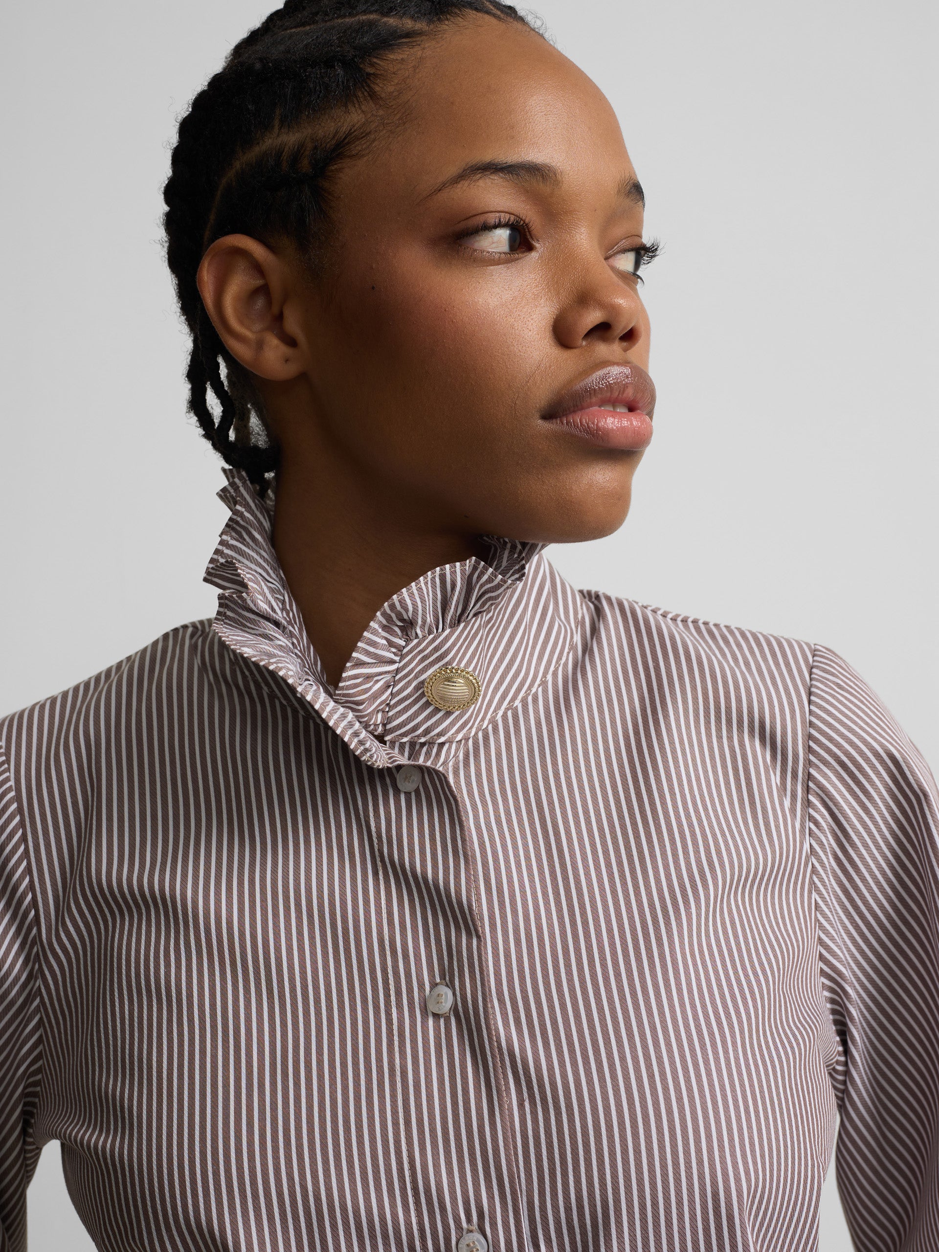 Chemise à rayures marron à manches bouffantes