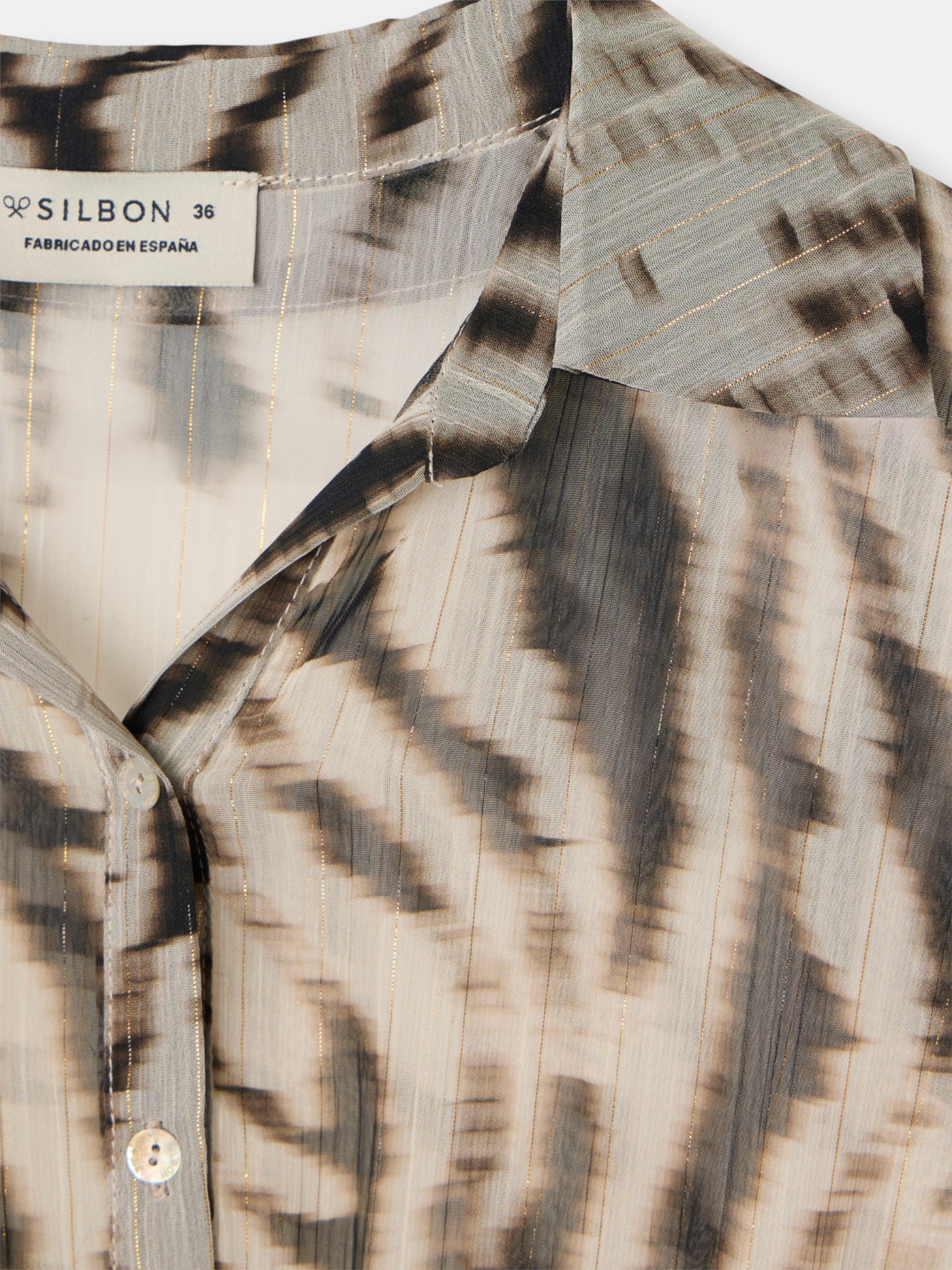 Blusa estampado animal print negro