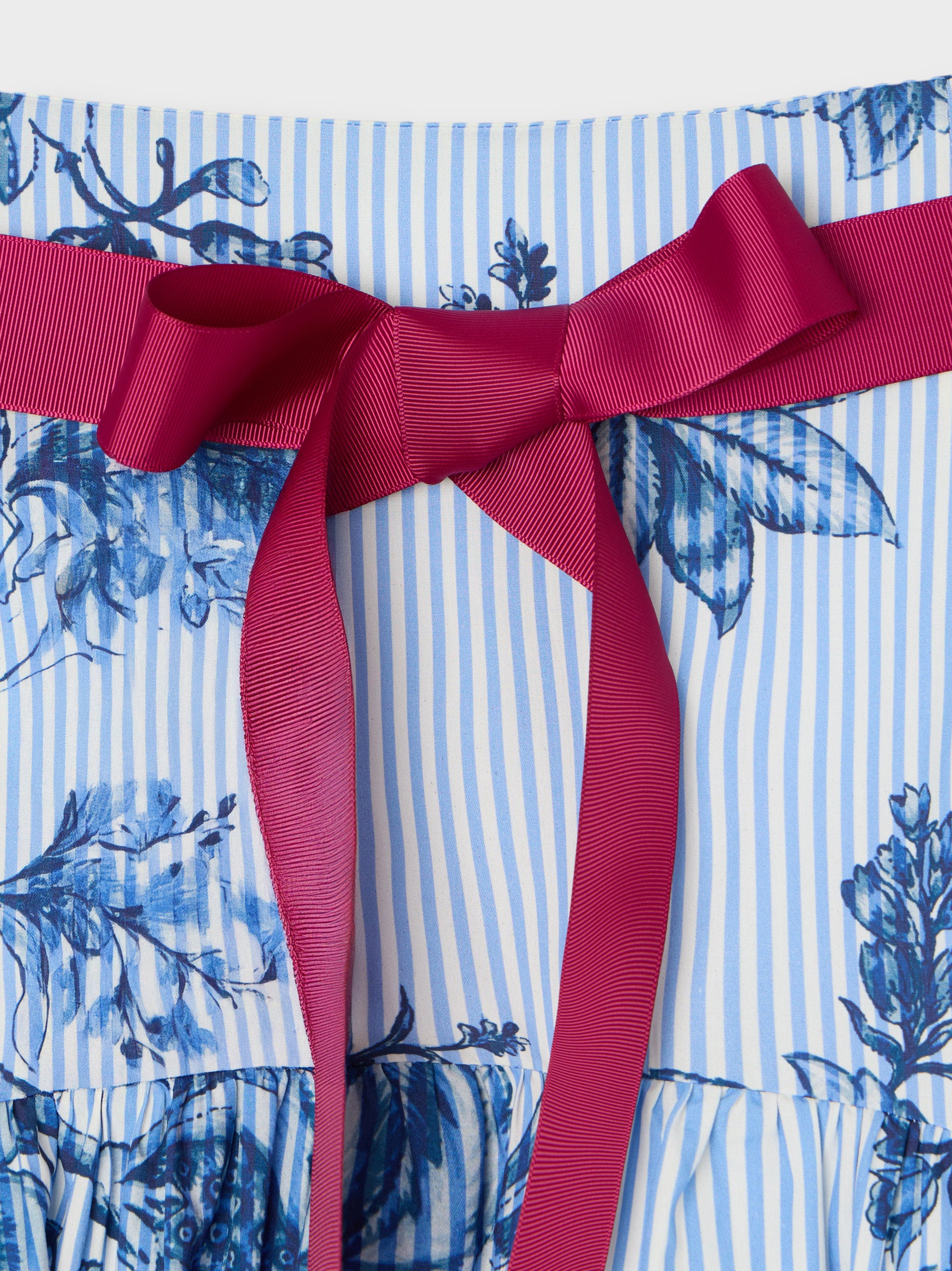 Saia comprida estampada com riscas azul celeste