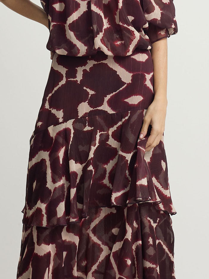 Saia comprida com folhos estampada em tons de castanho