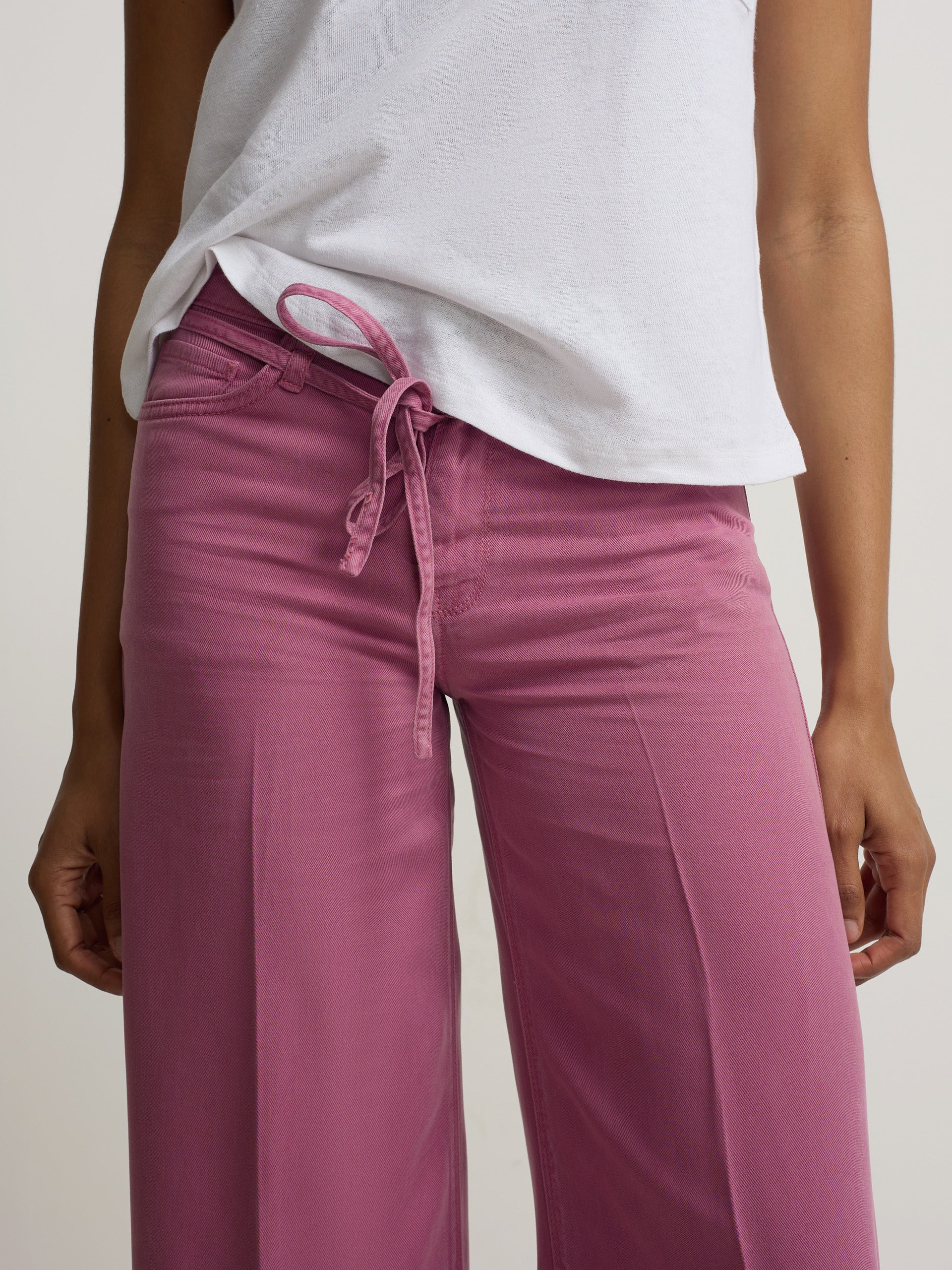 Calças de ganga com cordão framboesa