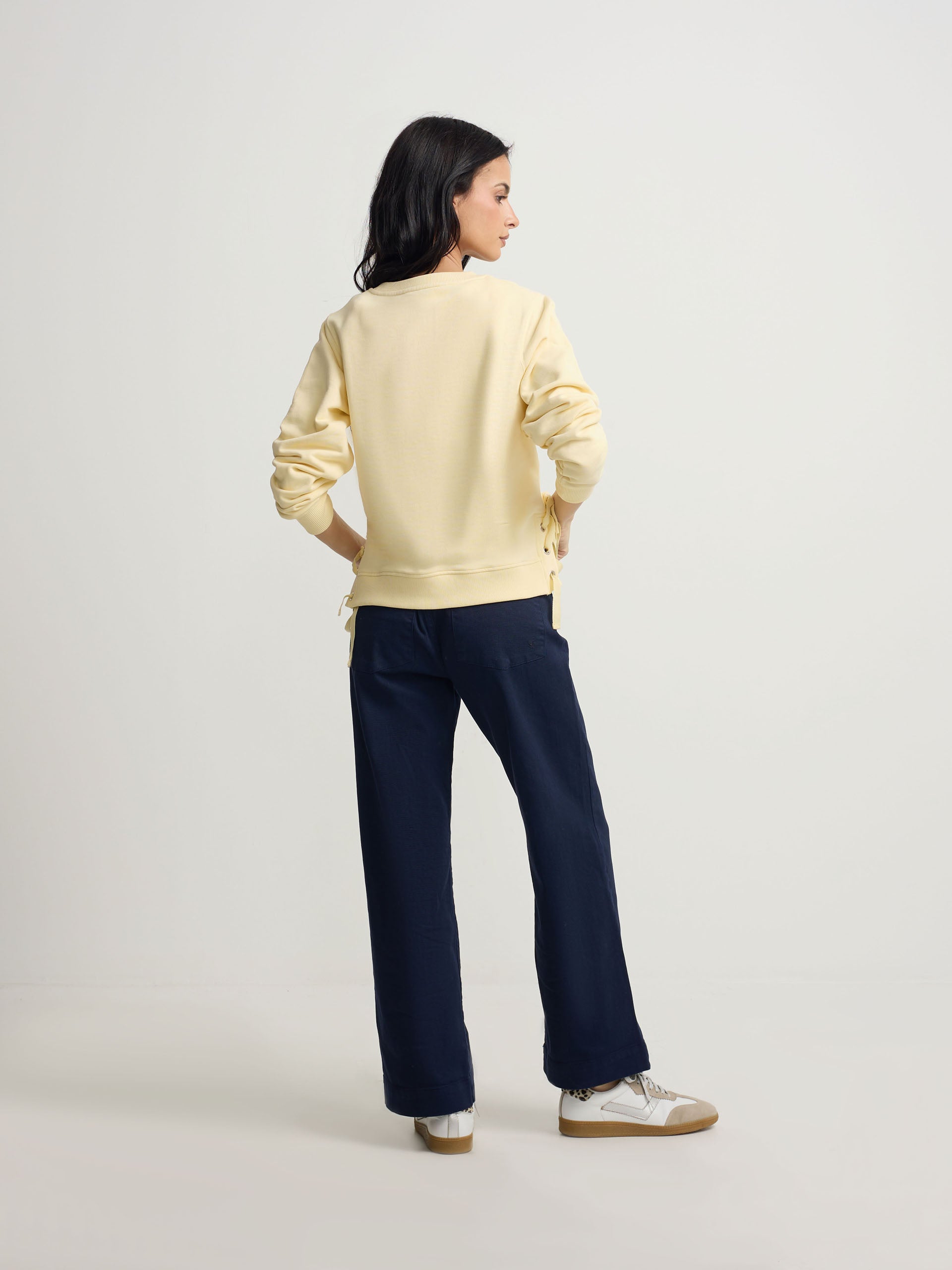 Sudadera woman detalle cuerdas amarilla